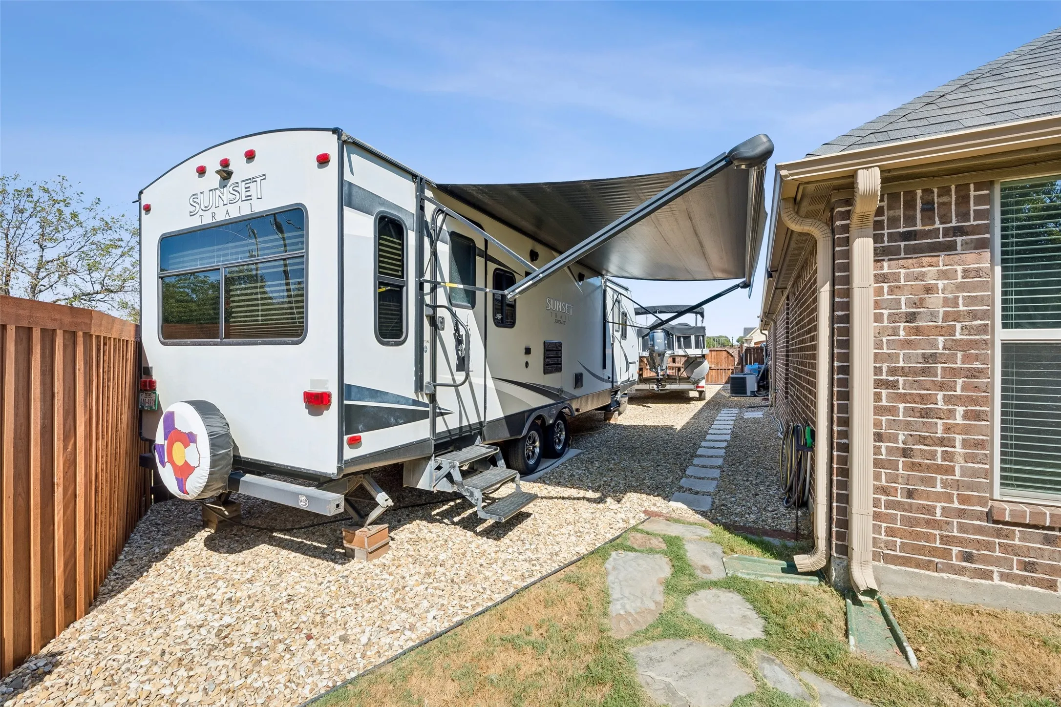 Single Family Residence For Sale in Grayson County , 101 Prairie Meadow Lane, Pottsboro, Texas 75076, 4 Bedroom, 2 Bathroom, 2 Garage spaces, 2,011 Sqft, built in 2019, mls#21385974, Real Estate Agent in Pottsboro, Homes For Sale in Grayson county, Homes For Sale in Pottsboro, Realtor in Pottsboro Texas, Real Estate Brokerage Independent Realty Texas, Luminita Cordes Realtor