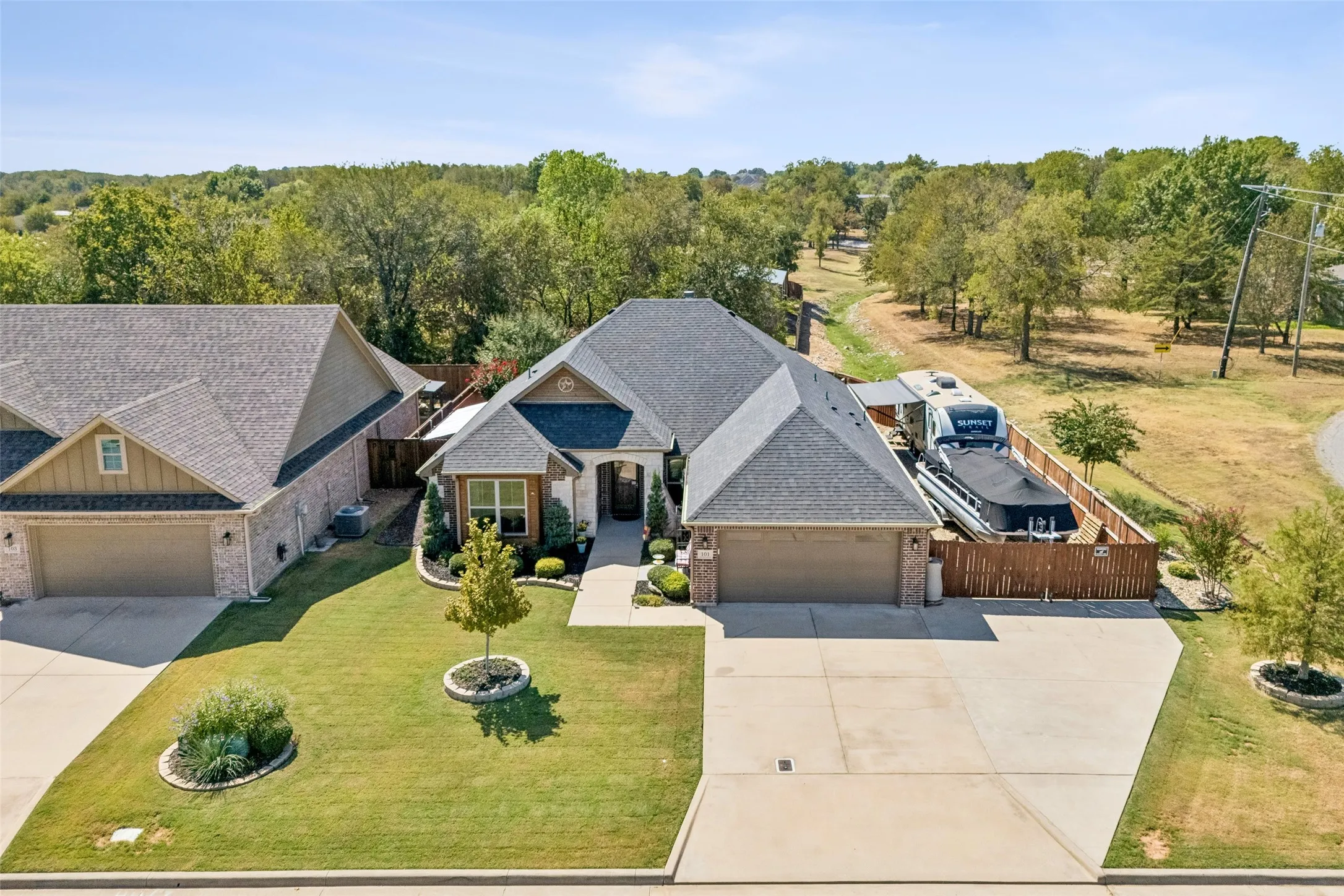 Single Family Residence For Sale in Grayson County , 101 Prairie Meadow Lane, Pottsboro, Texas 75076, 4 Bedroom, 2 Bathroom, 2 Garage spaces, 2,011 Sqft, built in 2019, mls#21385974, Real Estate Agent in Pottsboro, Homes For Sale in Grayson county, Homes For Sale in Pottsboro, Realtor in Pottsboro Texas, Real Estate Brokerage Independent Realty Texas, Luminita Cordes Realtor