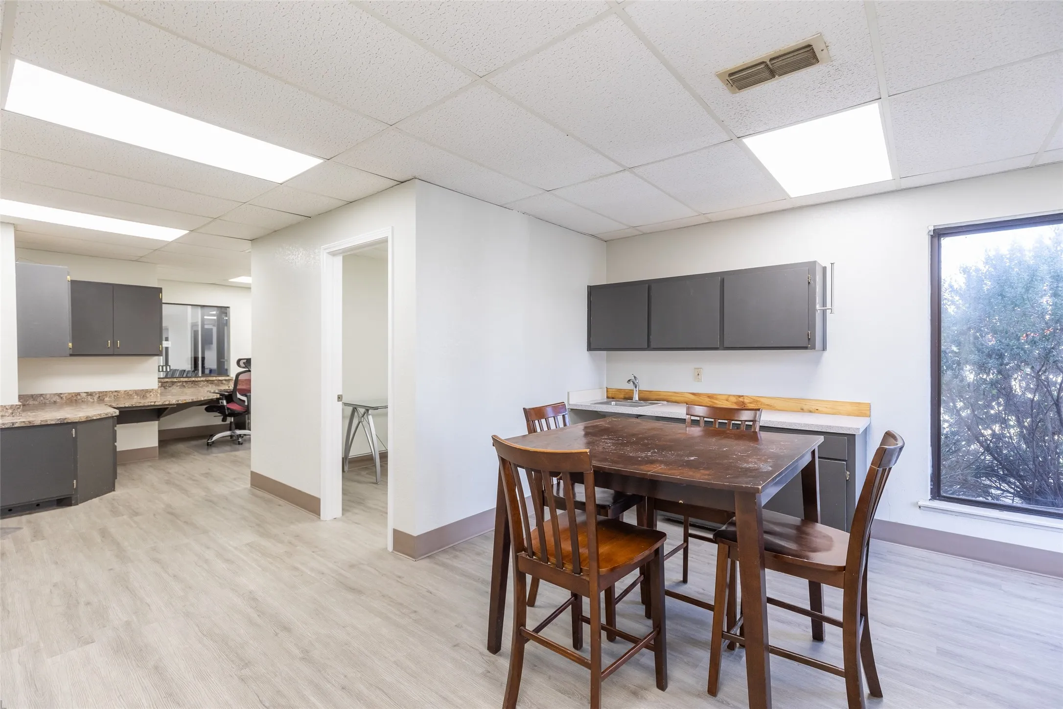 Office For Rent in Taylor County , 4009 Ridgemont Drive, Abilene, Texas 79606, 0, 0, Garage spaces, 0 Sqft, built in 1984, mls#21387161, Real Estate Agent in Abilene, Homes For Rent in Taylor county, Homes For Rent in Abilene, Realtor in Abilene Texas, Real Estate Brokerage Independent Realty Texas, Luminita Cordes Realtor