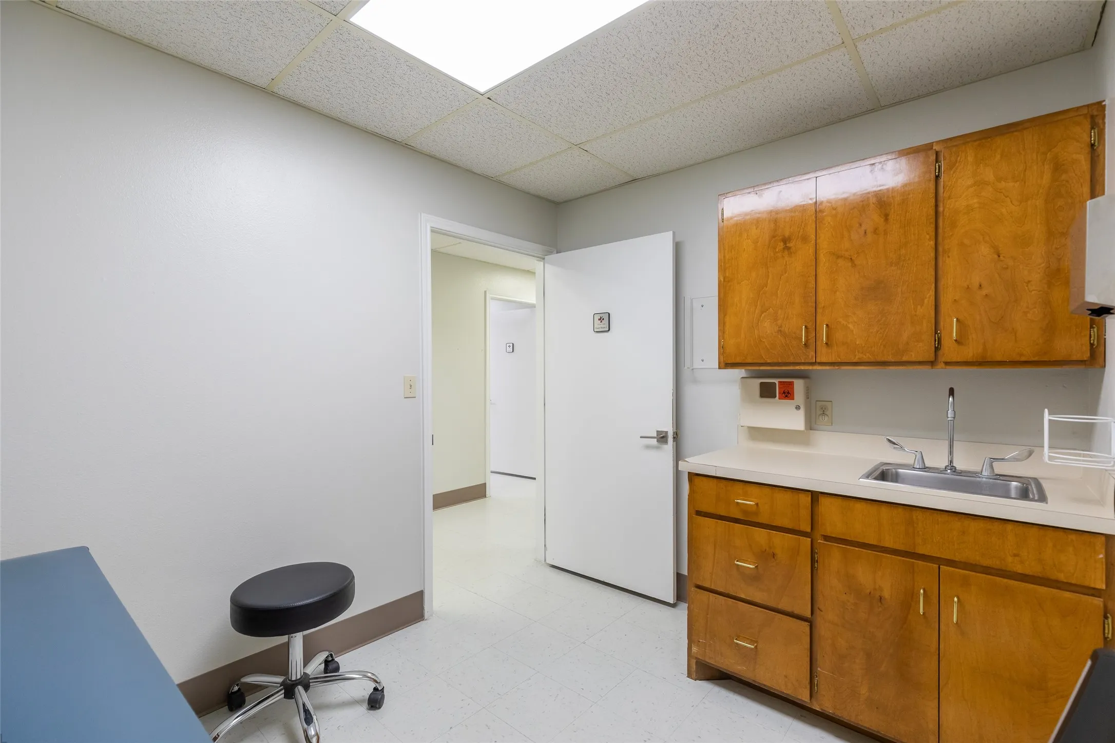 Office For Rent in Taylor County , 4009 Ridgemont Drive, Abilene, Texas 79606, 0, 0, Garage spaces, 0 Sqft, built in 1984, mls#21387161, Real Estate Agent in Abilene, Homes For Rent in Taylor county, Homes For Rent in Abilene, Realtor in Abilene Texas, Real Estate Brokerage Independent Realty Texas, Luminita Cordes Realtor