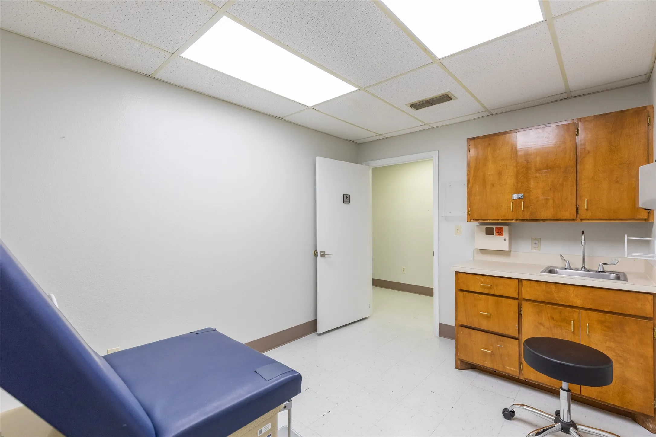 Office For Rent in Taylor County , 4009 Ridgemont Drive, Abilene, Texas 79606, 0, 0, Garage spaces, 0 Sqft, built in 1984, mls#21387161, Real Estate Agent in Abilene, Homes For Rent in Taylor county, Homes For Rent in Abilene, Realtor in Abilene Texas, Real Estate Brokerage Independent Realty Texas, Luminita Cordes Realtor