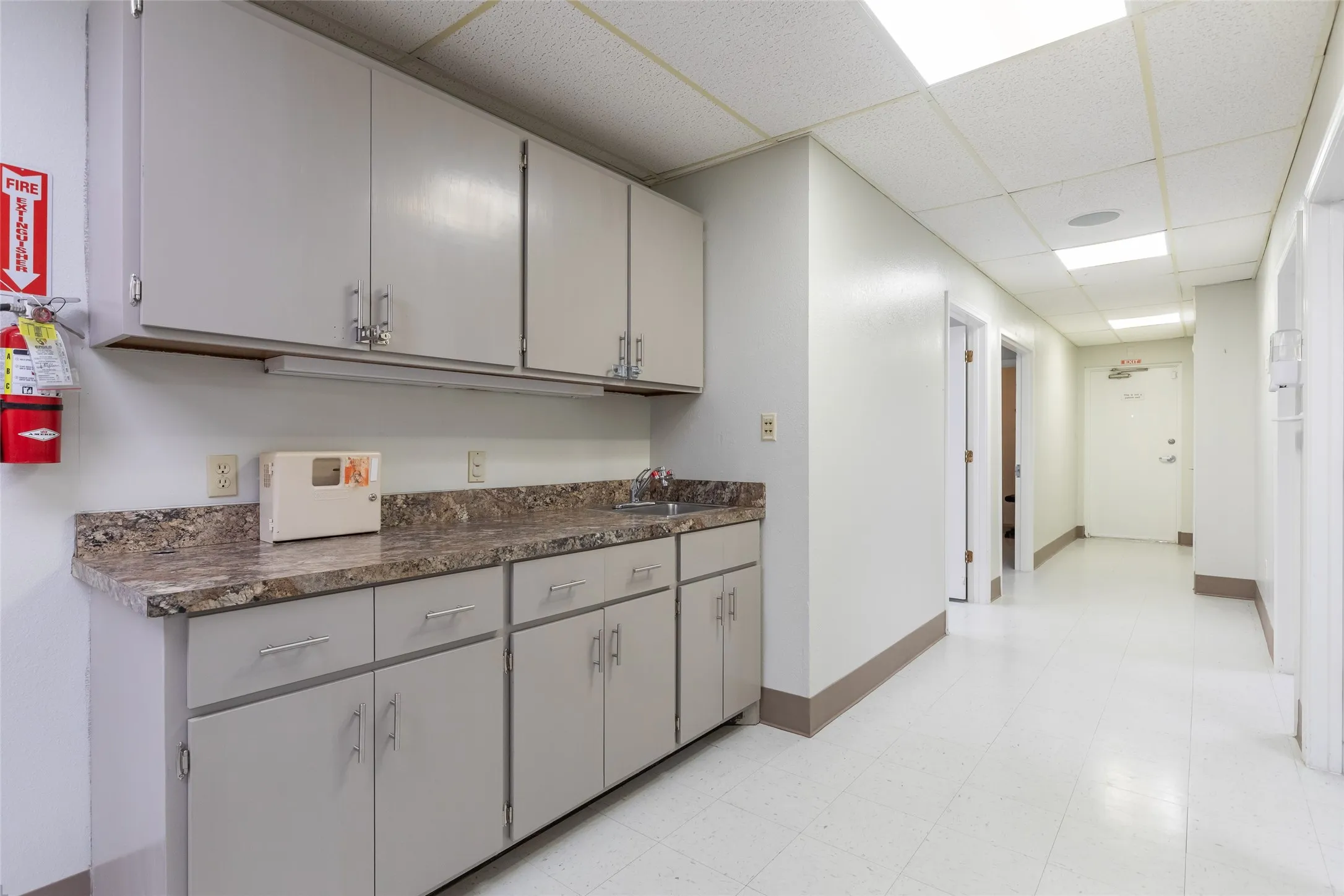 Office For Rent in Taylor County , 4009 Ridgemont Drive, Abilene, Texas 79606, 0, 0, Garage spaces, 0 Sqft, built in 1984, mls#21387161, Real Estate Agent in Abilene, Homes For Rent in Taylor county, Homes For Rent in Abilene, Realtor in Abilene Texas, Real Estate Brokerage Independent Realty Texas, Luminita Cordes Realtor