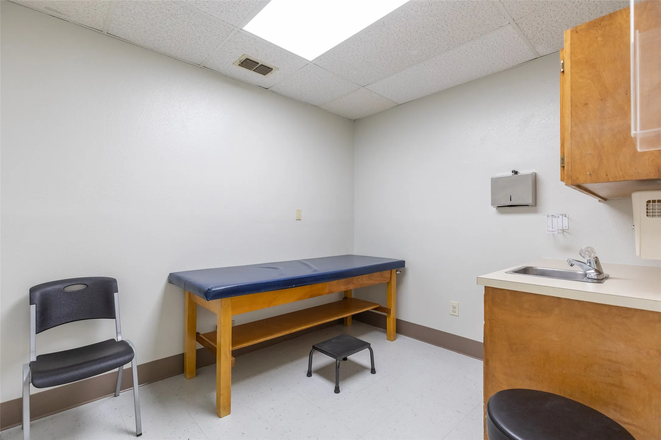 Office For Rent in Taylor County , 4009 Ridgemont Drive, Abilene, Texas 79606, 0, 0, Garage spaces, 0 Sqft, built in 1984, mls#21387161, Real Estate Agent in Abilene, Homes For Rent in Taylor county, Homes For Rent in Abilene, Realtor in Abilene Texas, Real Estate Brokerage Independent Realty Texas, Luminita Cordes Realtor