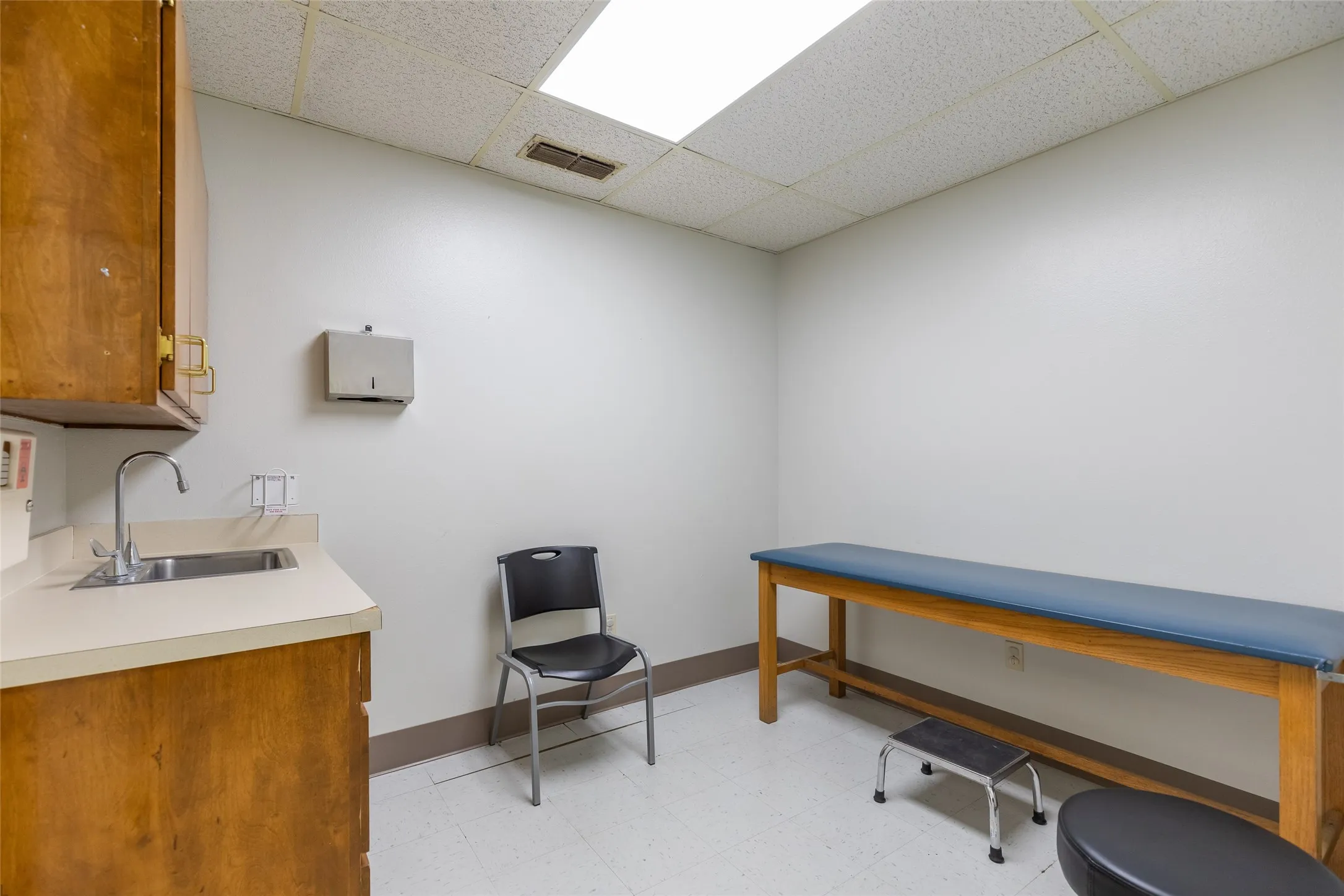 Office For Rent in Taylor County , 4009 Ridgemont Drive, Abilene, Texas 79606, 0, 0, Garage spaces, 0 Sqft, built in 1984, mls#21387161, Real Estate Agent in Abilene, Homes For Rent in Taylor county, Homes For Rent in Abilene, Realtor in Abilene Texas, Real Estate Brokerage Independent Realty Texas, Luminita Cordes Realtor