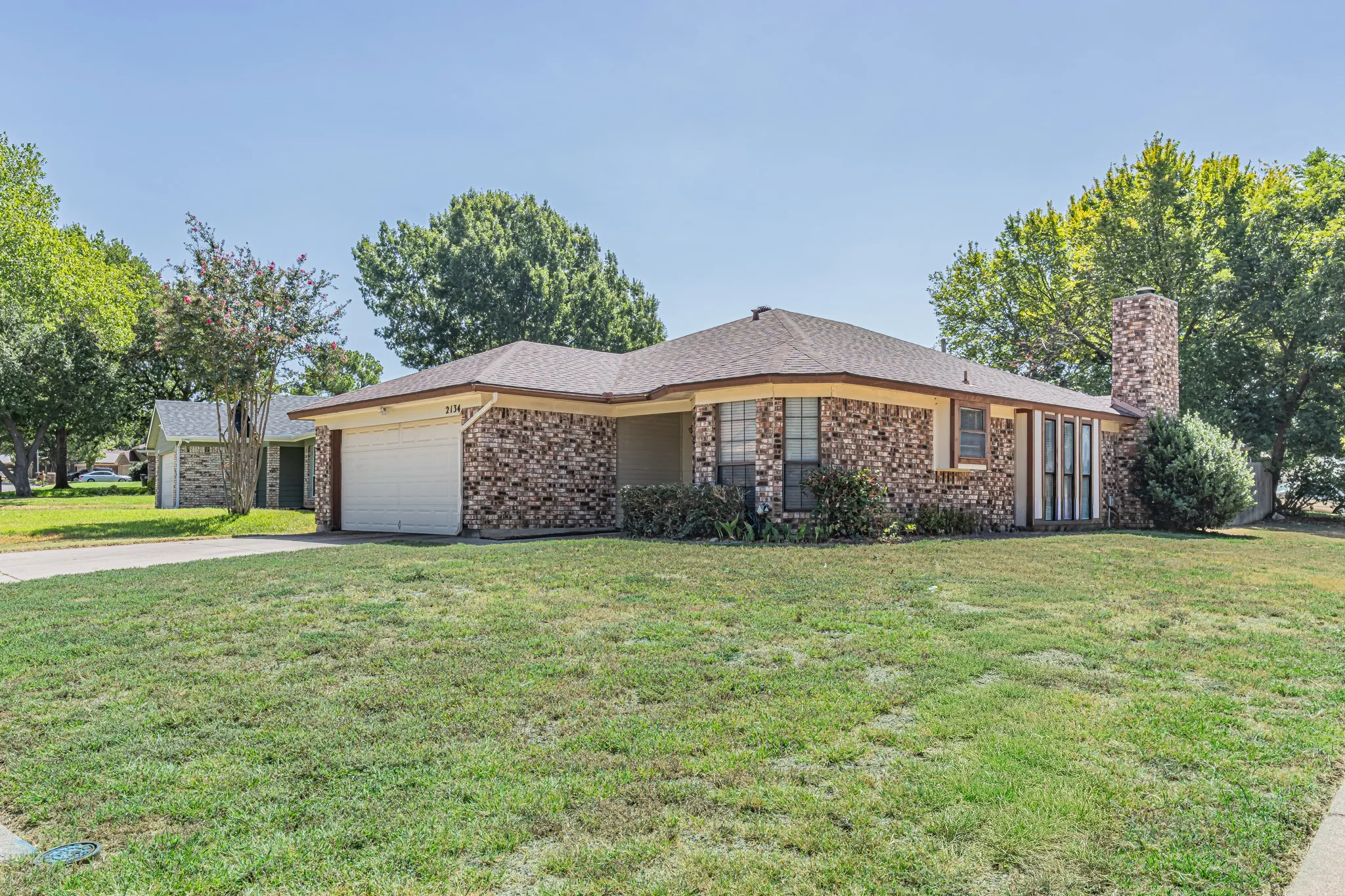 Single Family Residence For Rent in Tarrant County , 2134 Reverchon Drive, Arlington, Texas 76017, 3 Bedroom, 2 Bathroom, 2 Garage spaces, 1,482 Sqft, built in 1985, mls#21387942, Real Estate Agent in Arlington, Homes For Rent in Tarrant county, Homes For Rent in Arlington, Realtor in Arlington Texas, Real Estate Brokerage Independent Realty Texas, Luminita Cordes Realtor