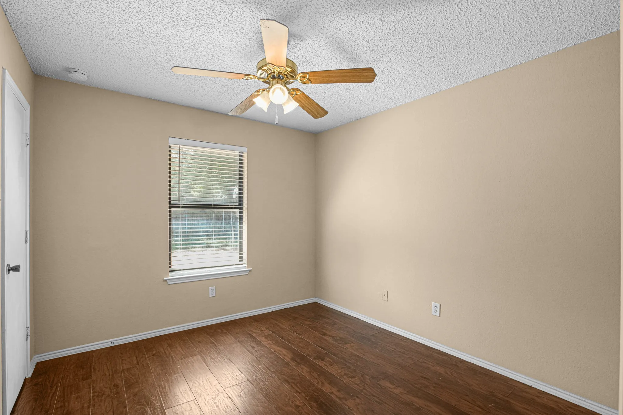 Bedroom 3 with walk - in closet