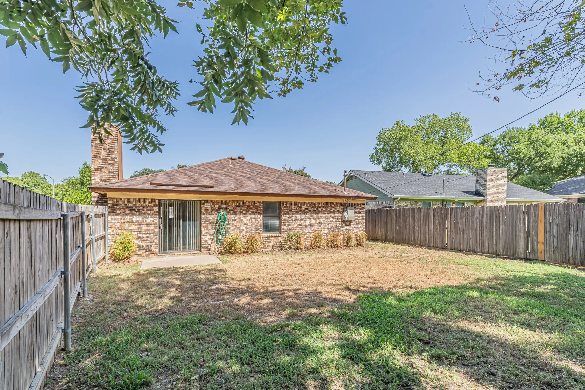 Single Family Residence For Rent in Tarrant County , 2134 Reverchon Drive, Arlington, Texas 76017, 3 Bedroom, 2 Bathroom, 2 Garage spaces, 1,482 Sqft, built in 1985, mls#21387942, Real Estate Agent in Arlington, Homes For Rent in Tarrant county, Homes For Rent in Arlington, Realtor in Arlington Texas, Real Estate Brokerage Independent Realty Texas, Luminita Cordes Realtor
