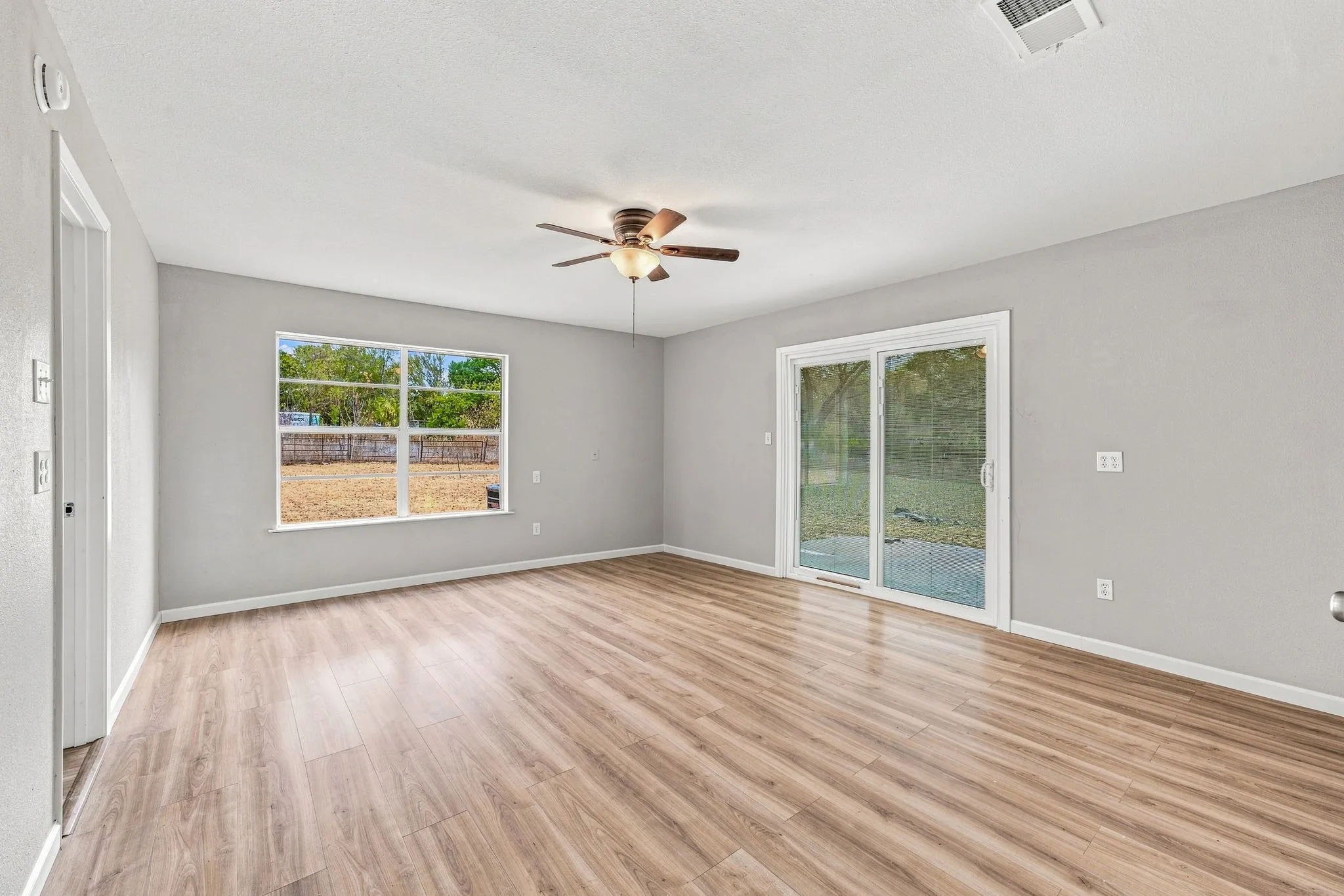 Single Family Residence For Rent in Somervell County , 2771 S Fm 200, Nemo, Texas 76070, 3 Bedroom, 2 Bathroom, 2 Garage spaces, 2,511 Sqft, built in 1969, mls#21388039, Real Estate Agent in Nemo, Homes For Rent in Somervell county, Homes For Rent in Nemo, Realtor in Nemo Texas, Real Estate Brokerage Independent Realty Texas, Luminita Cordes Realtor