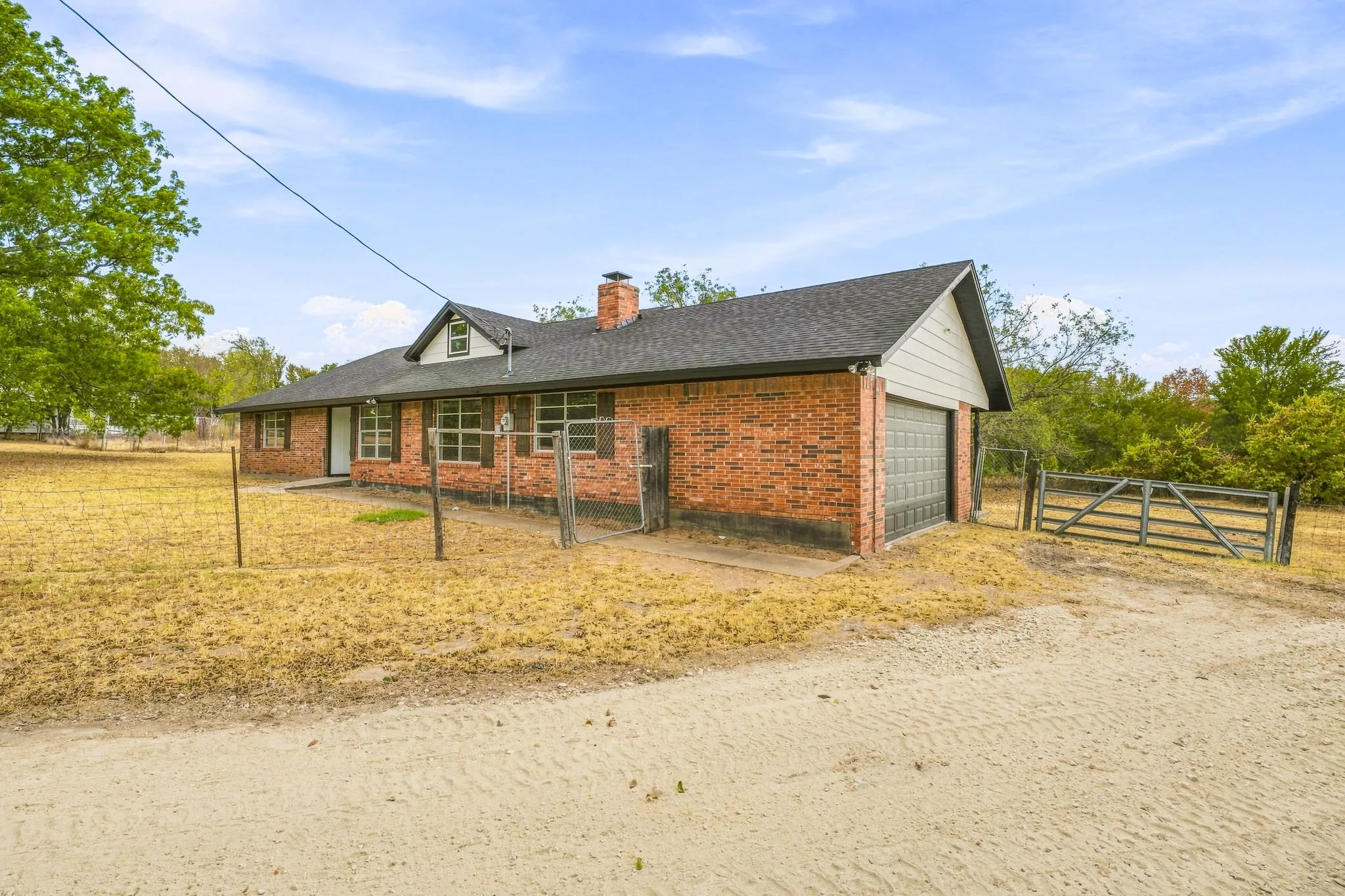 Single Family Residence For Rent in Somervell County , 2771 S Fm 200, Nemo, Texas 76070, 3 Bedroom, 2 Bathroom, 2 Garage spaces, 2,511 Sqft, built in 1969, mls#21388039, Real Estate Agent in Nemo, Homes For Rent in Somervell county, Homes For Rent in Nemo, Realtor in Nemo Texas, Real Estate Brokerage Independent Realty Texas, Luminita Cordes Realtor