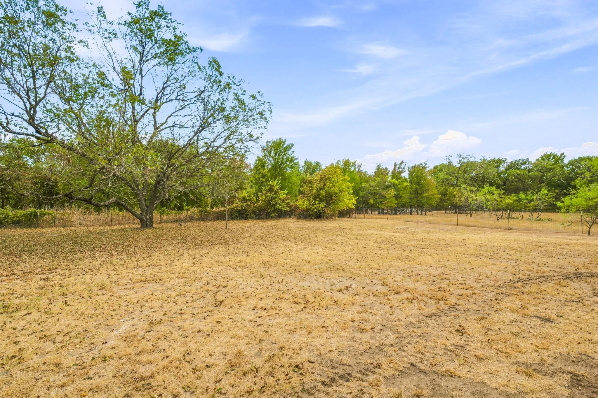 Single Family Residence For Rent in Somervell County , 2771 S Fm 200, Nemo, Texas 76070, 3 Bedroom, 2 Bathroom, 2 Garage spaces, 2,511 Sqft, built in 1969, mls#21388039, Real Estate Agent in Nemo, Homes For Rent in Somervell county, Homes For Rent in Nemo, Realtor in Nemo Texas, Real Estate Brokerage Independent Realty Texas, Luminita Cordes Realtor