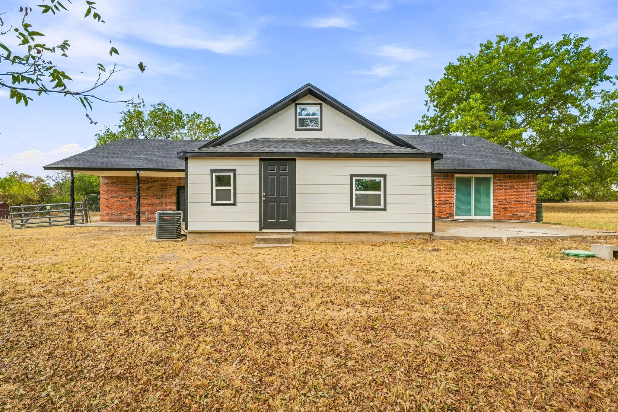 Single Family Residence For Rent in Somervell County , 2771 S Fm 200, Nemo, Texas 76070, 3 Bedroom, 2 Bathroom, 2 Garage spaces, 2,511 Sqft, built in 1969, mls#21388039, Real Estate Agent in Nemo, Homes For Rent in Somervell county, Homes For Rent in Nemo, Realtor in Nemo Texas, Real Estate Brokerage Independent Realty Texas, Luminita Cordes Realtor