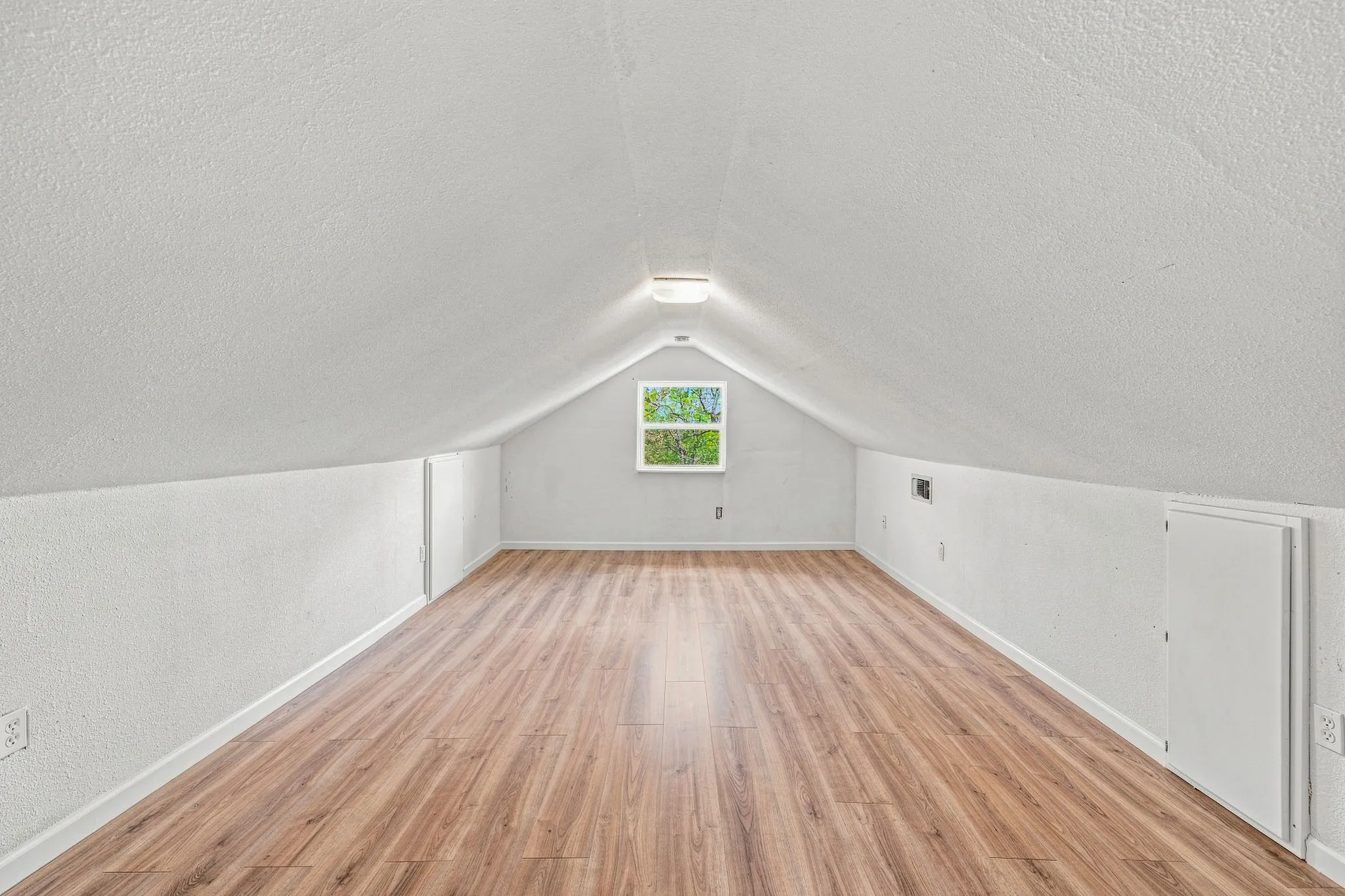 Single Family Residence For Rent in Somervell County , 2771 S Fm 200, Nemo, Texas 76070, 3 Bedroom, 2 Bathroom, 2 Garage spaces, 2,511 Sqft, built in 1969, mls#21388039, Real Estate Agent in Nemo, Homes For Rent in Somervell county, Homes For Rent in Nemo, Realtor in Nemo Texas, Real Estate Brokerage Independent Realty Texas, Luminita Cordes Realtor