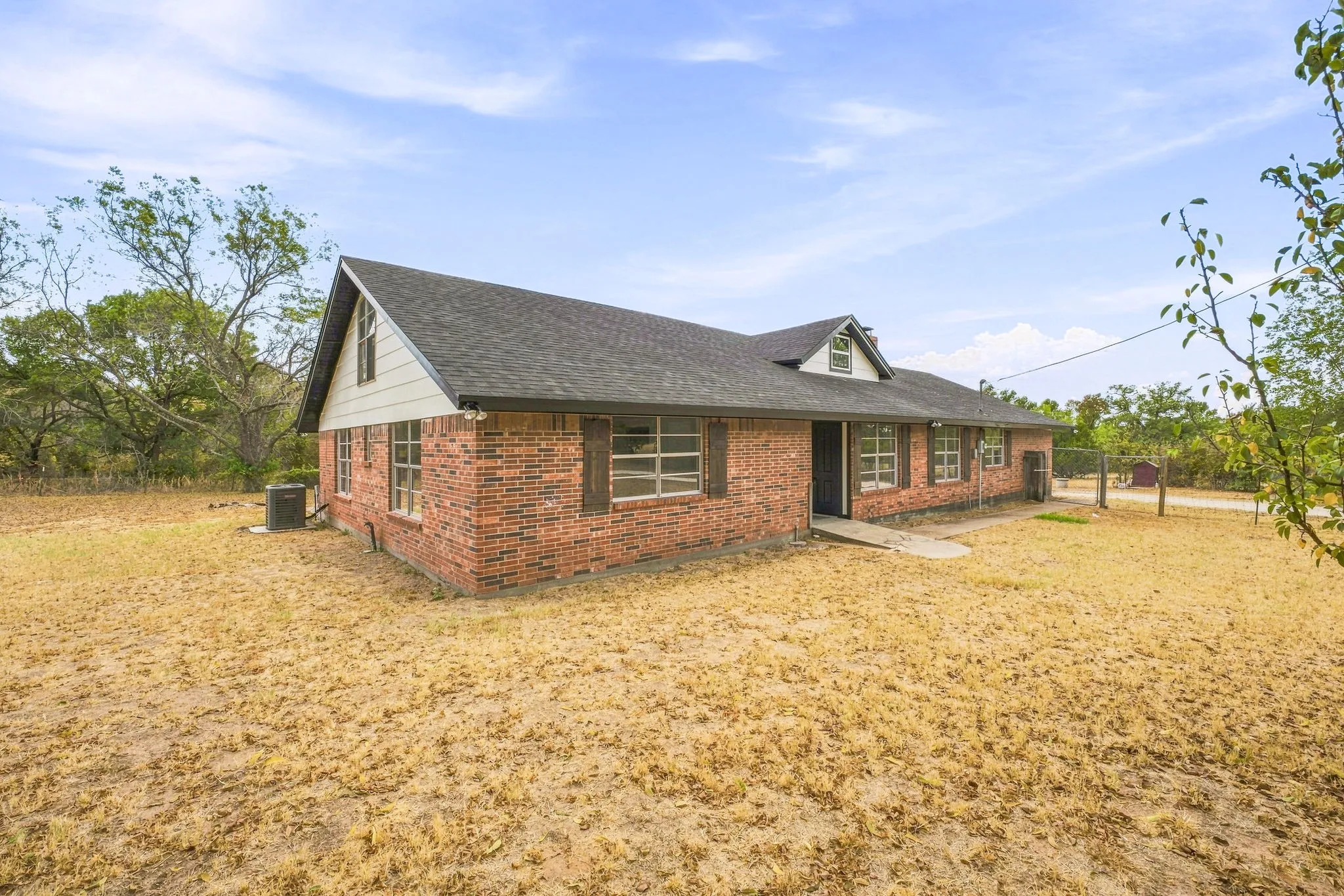 Single Family Residence For Rent in Somervell County , 2771 S Fm 200, Nemo, Texas 76070, 3 Bedroom, 2 Bathroom, 2 Garage spaces, 2,511 Sqft, built in 1969, mls#21388039, Real Estate Agent in Nemo, Homes For Rent in Somervell county, Homes For Rent in Nemo, Realtor in Nemo Texas, Real Estate Brokerage Independent Realty Texas, Luminita Cordes Realtor
