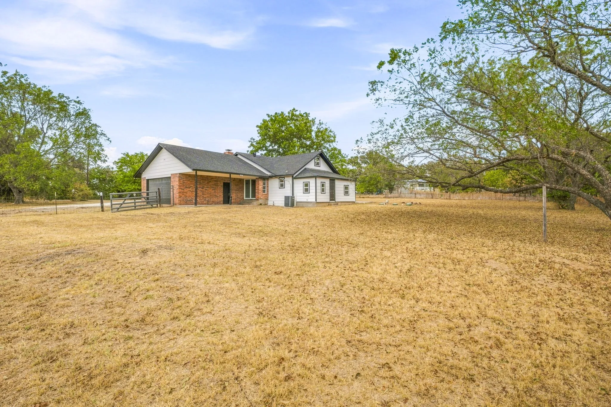 Single Family Residence For Rent in Somervell County , 2771 S Fm 200, Nemo, Texas 76070, 3 Bedroom, 2 Bathroom, 2 Garage spaces, 2,511 Sqft, built in 1969, mls#21388039, Real Estate Agent in Nemo, Homes For Rent in Somervell county, Homes For Rent in Nemo, Realtor in Nemo Texas, Real Estate Brokerage Independent Realty Texas, Luminita Cordes Realtor