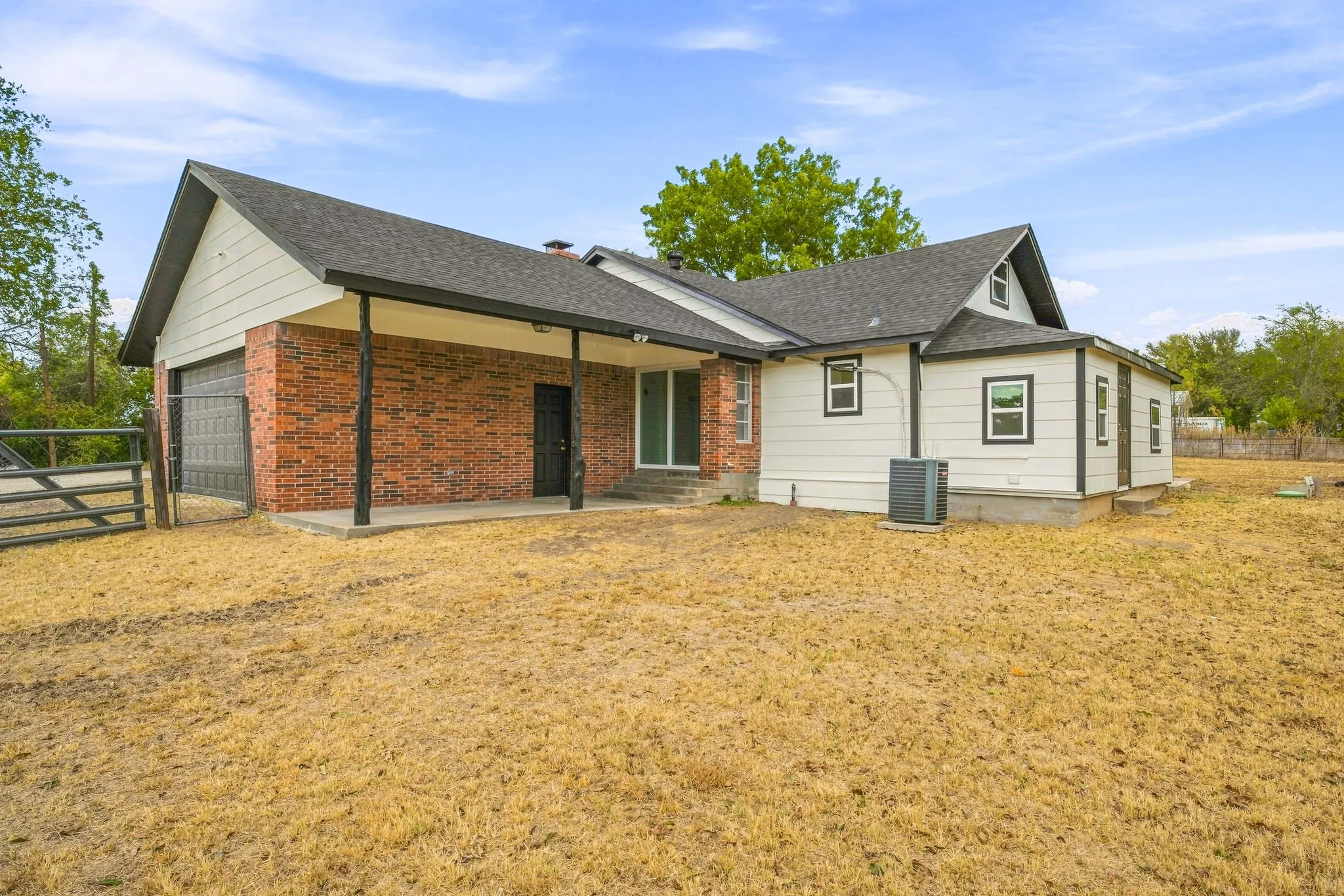 Single Family Residence For Rent in Somervell County , 2771 S Fm 200, Nemo, Texas 76070, 3 Bedroom, 2 Bathroom, 2 Garage spaces, 2,511 Sqft, built in 1969, mls#21388039, Real Estate Agent in Nemo, Homes For Rent in Somervell county, Homes For Rent in Nemo, Realtor in Nemo Texas, Real Estate Brokerage Independent Realty Texas, Luminita Cordes Realtor