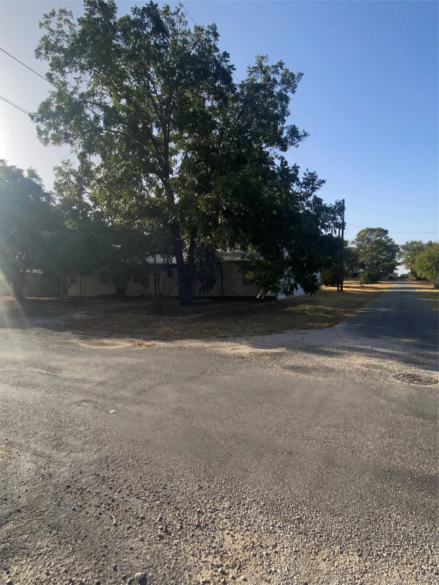 Single Family Residence For Sale in Callahan County , 600 2nd Street, Cross Plains, Texas 76443, 3 Bedroom, 2 Bathroom, Garage spaces, 2,424 Sqft, built in 1930, mls#21387992, Real Estate Agent in Cross Plains, Homes For Sale in Callahan county, Homes For Sale in Cross Plains, Realtor in Cross Plains Texas, Real Estate Brokerage Independent Realty Texas, Luminita Cordes Realtor