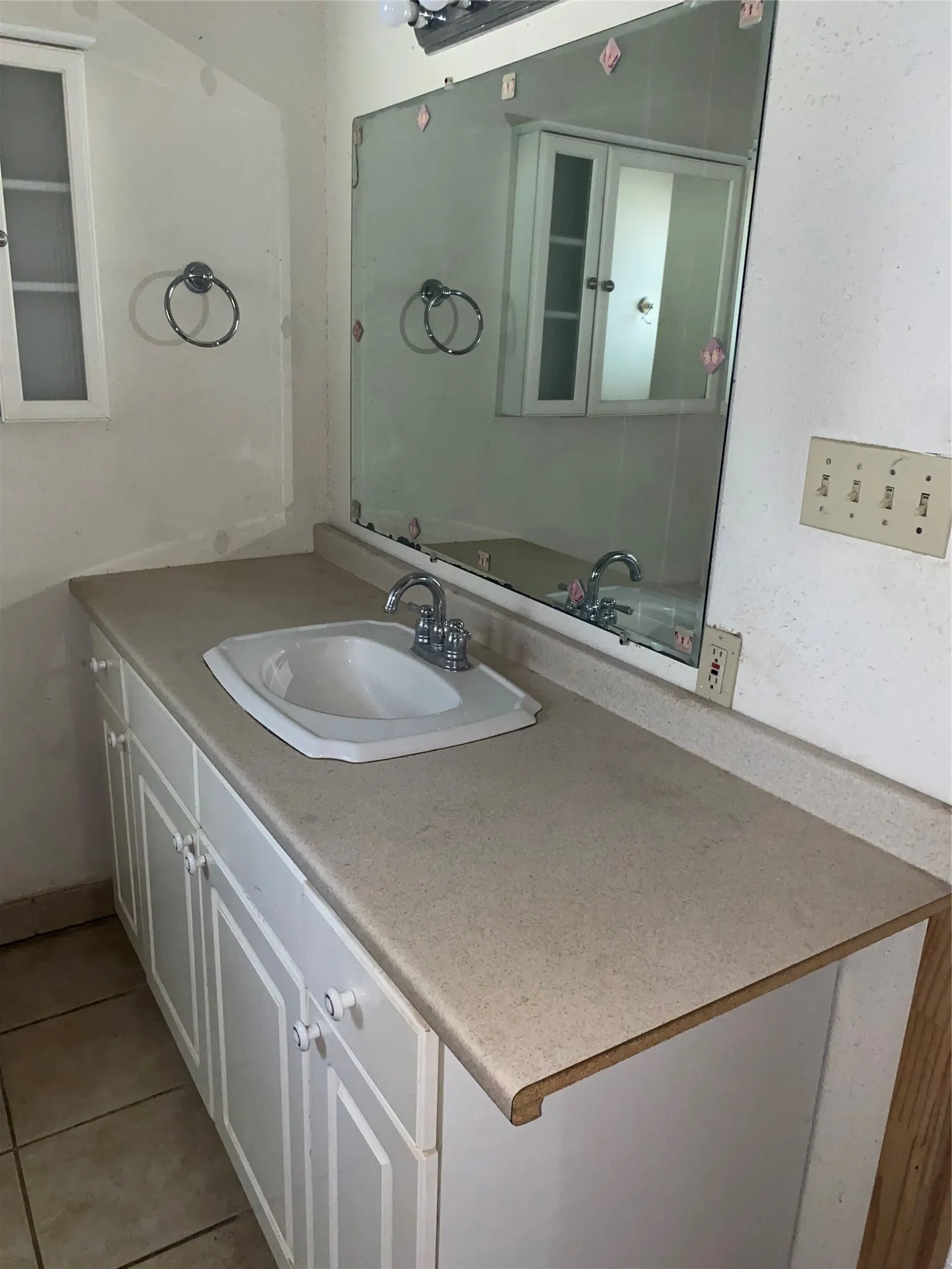 Single Family Residence For Sale in Callahan County , 600 2nd Street, Cross Plains, Texas 76443, 3 Bedroom, 2 Bathroom, Garage spaces, 2,424 Sqft, built in 1930, mls#21387992, Real Estate Agent in Cross Plains, Homes For Sale in Callahan county, Homes For Sale in Cross Plains, Realtor in Cross Plains Texas, Real Estate Brokerage Independent Realty Texas, Luminita Cordes Realtor