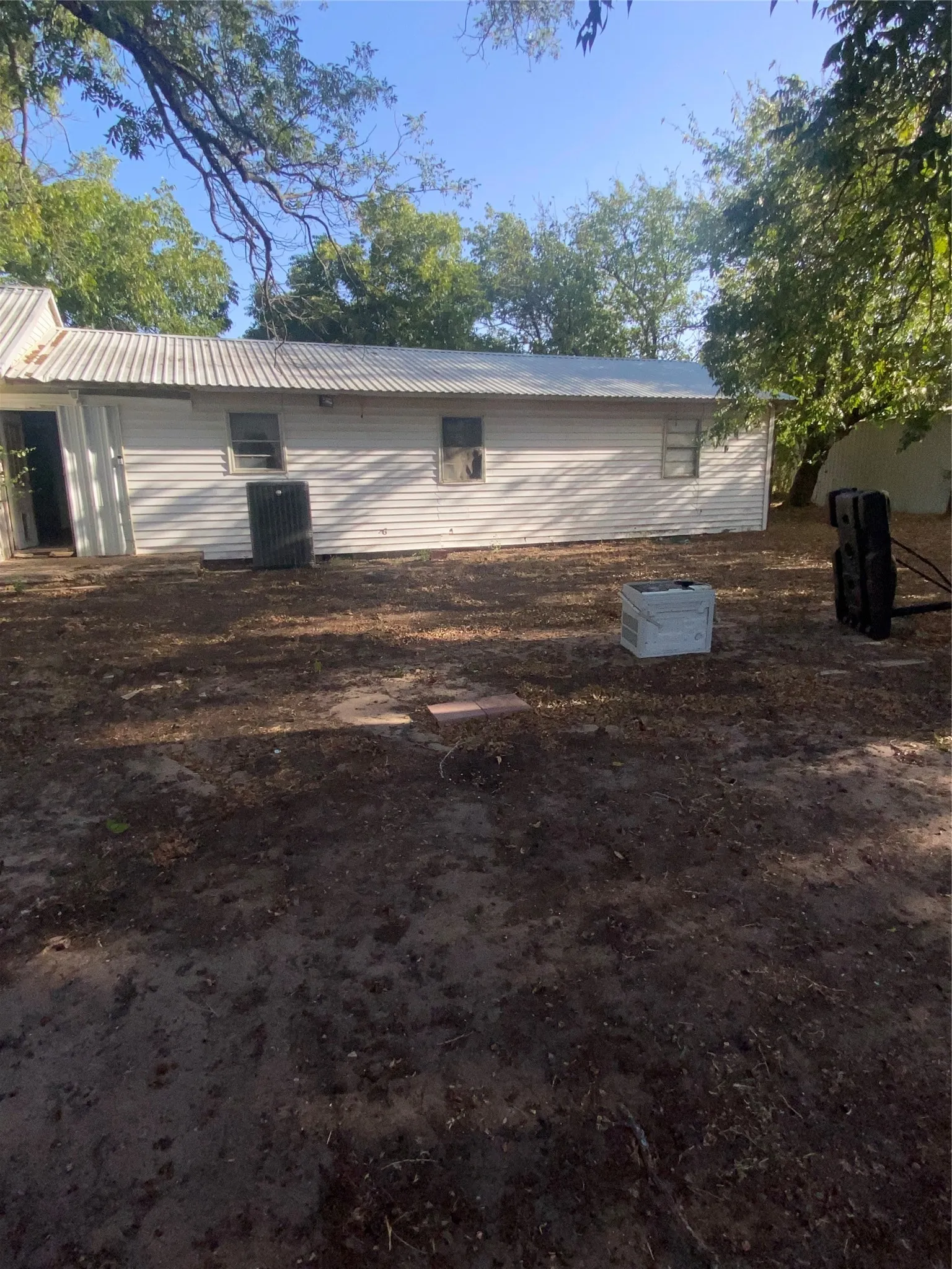 Single Family Residence For Sale in Callahan County , 600 2nd Street, Cross Plains, Texas 76443, 3 Bedroom, 2 Bathroom, Garage spaces, 2,424 Sqft, built in 1930, mls#21387992, Real Estate Agent in Cross Plains, Homes For Sale in Callahan county, Homes For Sale in Cross Plains, Realtor in Cross Plains Texas, Real Estate Brokerage Independent Realty Texas, Luminita Cordes Realtor