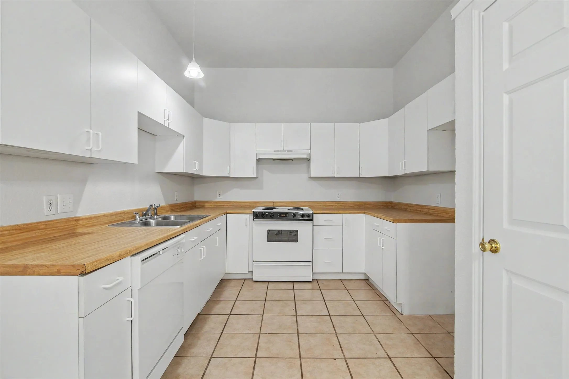 Duplex For Rent in Johnson County , 210 Joshua Boulevard, Joshua, Texas 76058, 2 Bedroom, 2 Bathroom, 2 Garage spaces, 1,108 Sqft, built in 1999, mls#21388059, Real Estate Agent in Joshua, Homes For Rent in Johnson county, Homes For Rent in Joshua, Realtor in Joshua Texas, Real Estate Brokerage Independent Realty Texas, Luminita Cordes Realtor