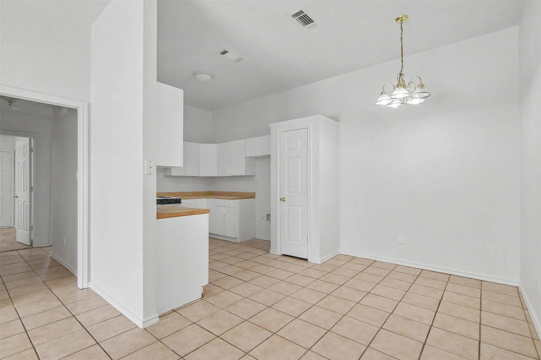 Duplex For Rent in Johnson County , 210 Joshua Boulevard, Joshua, Texas 76058, 2 Bedroom, 2 Bathroom, 2 Garage spaces, 1,108 Sqft, built in 1999, mls#21388059, Real Estate Agent in Joshua, Homes For Rent in Johnson county, Homes For Rent in Joshua, Realtor in Joshua Texas, Real Estate Brokerage Independent Realty Texas, Luminita Cordes Realtor