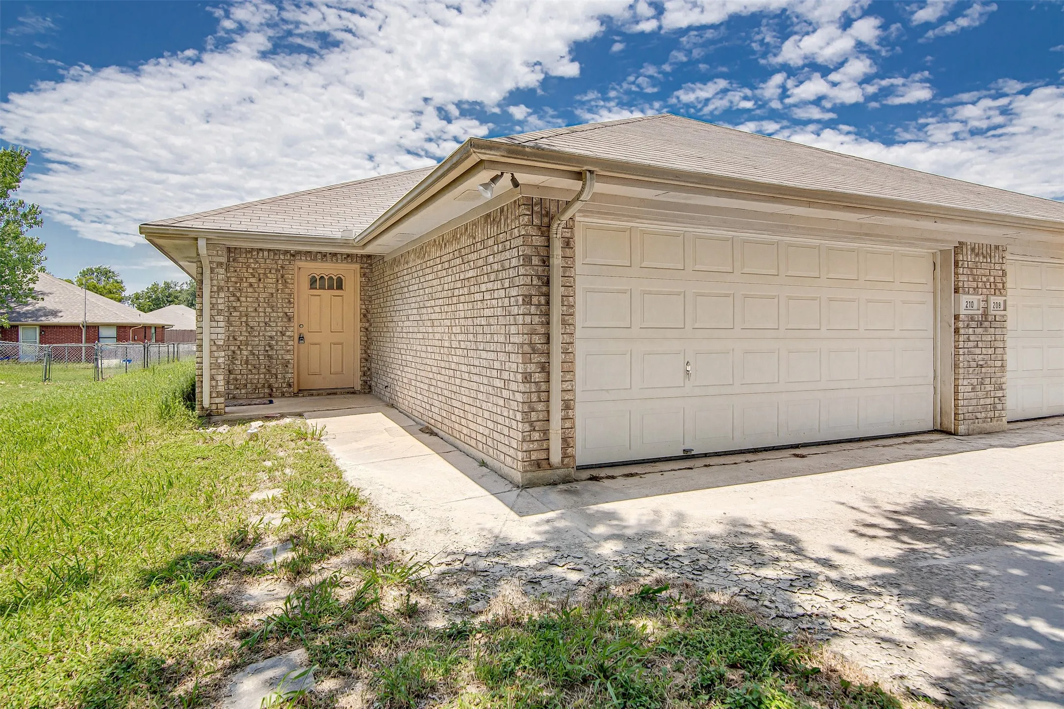Duplex For Rent in Johnson County , 210 Joshua Boulevard, Joshua, Texas 76058, 2 Bedroom, 2 Bathroom, 2 Garage spaces, 1,108 Sqft, built in 1999, mls#21388059, Real Estate Agent in Joshua, Homes For Rent in Johnson county, Homes For Rent in Joshua, Realtor in Joshua Texas, Real Estate Brokerage Independent Realty Texas, Luminita Cordes Realtor