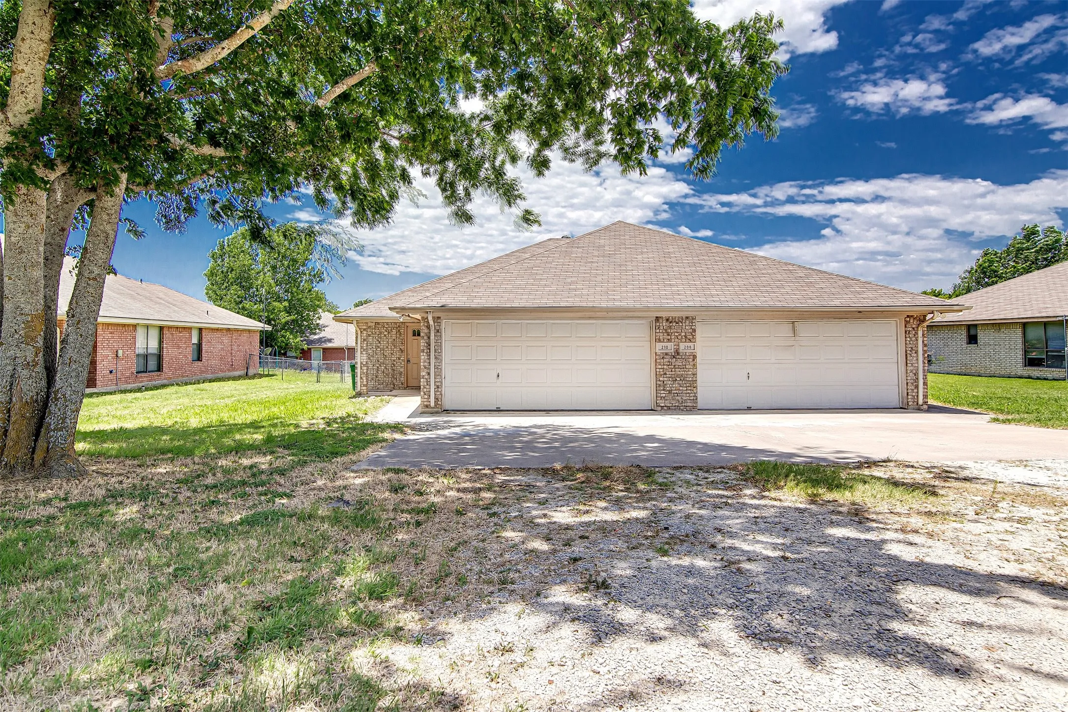Duplex For Rent in Johnson County , 210 Joshua Boulevard, Joshua, Texas 76058, 2 Bedroom, 2 Bathroom, 2 Garage spaces, 1,108 Sqft, built in 1999, mls#21388059, Real Estate Agent in Joshua, Homes For Rent in Johnson county, Homes For Rent in Joshua, Realtor in Joshua Texas, Real Estate Brokerage Independent Realty Texas, Luminita Cordes Realtor
