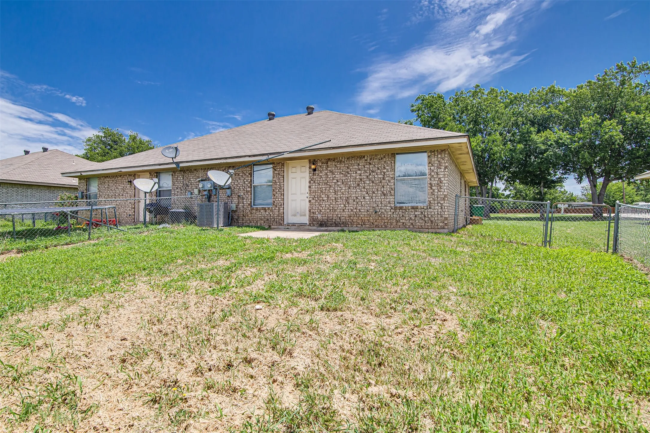 Duplex For Rent in Johnson County , 210 Joshua Boulevard, Joshua, Texas 76058, 2 Bedroom, 2 Bathroom, 2 Garage spaces, 1,108 Sqft, built in 1999, mls#21388059, Real Estate Agent in Joshua, Homes For Rent in Johnson county, Homes For Rent in Joshua, Realtor in Joshua Texas, Real Estate Brokerage Independent Realty Texas, Luminita Cordes Realtor