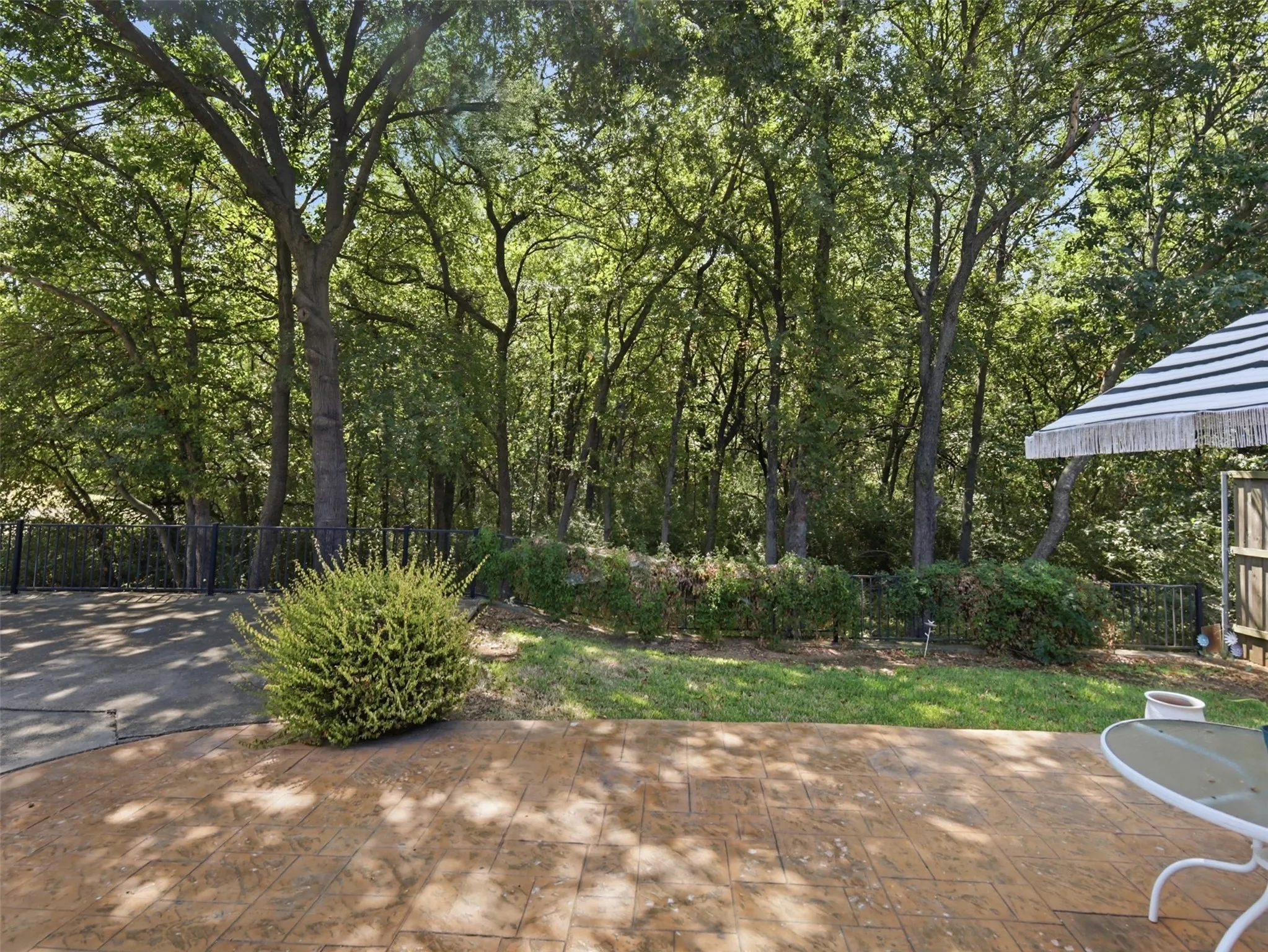 Single Family Residence For Sale in Denton County , 1408 Berne Lane, Lewisville, Texas 75067, 4 Bedroom, 2 Bathroom, 2 Garage spaces, 2,211 Sqft, built in 1998, mls#21387778, Real Estate Agent in Lewisville, Homes For Sale in Denton county, Homes For Sale in Lewisville, Realtor in Lewisville Texas, Real Estate Brokerage Independent Realty Texas, Luminita Cordes Realtor
