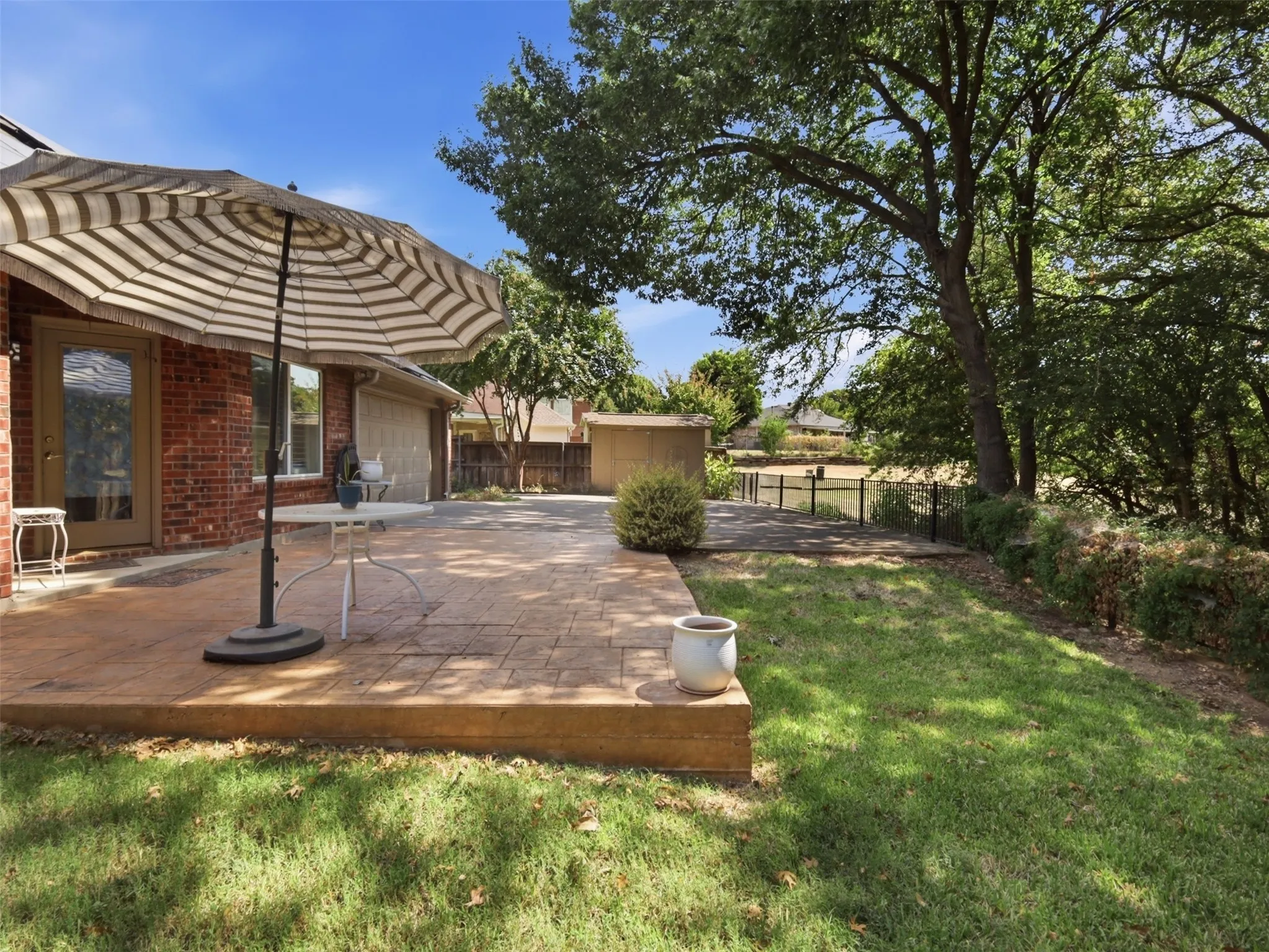 Single Family Residence For Sale in Denton County , 1408 Berne Lane, Lewisville, Texas 75067, 4 Bedroom, 2 Bathroom, 2 Garage spaces, 2,211 Sqft, built in 1998, mls#21387778, Real Estate Agent in Lewisville, Homes For Sale in Denton county, Homes For Sale in Lewisville, Realtor in Lewisville Texas, Real Estate Brokerage Independent Realty Texas, Luminita Cordes Realtor