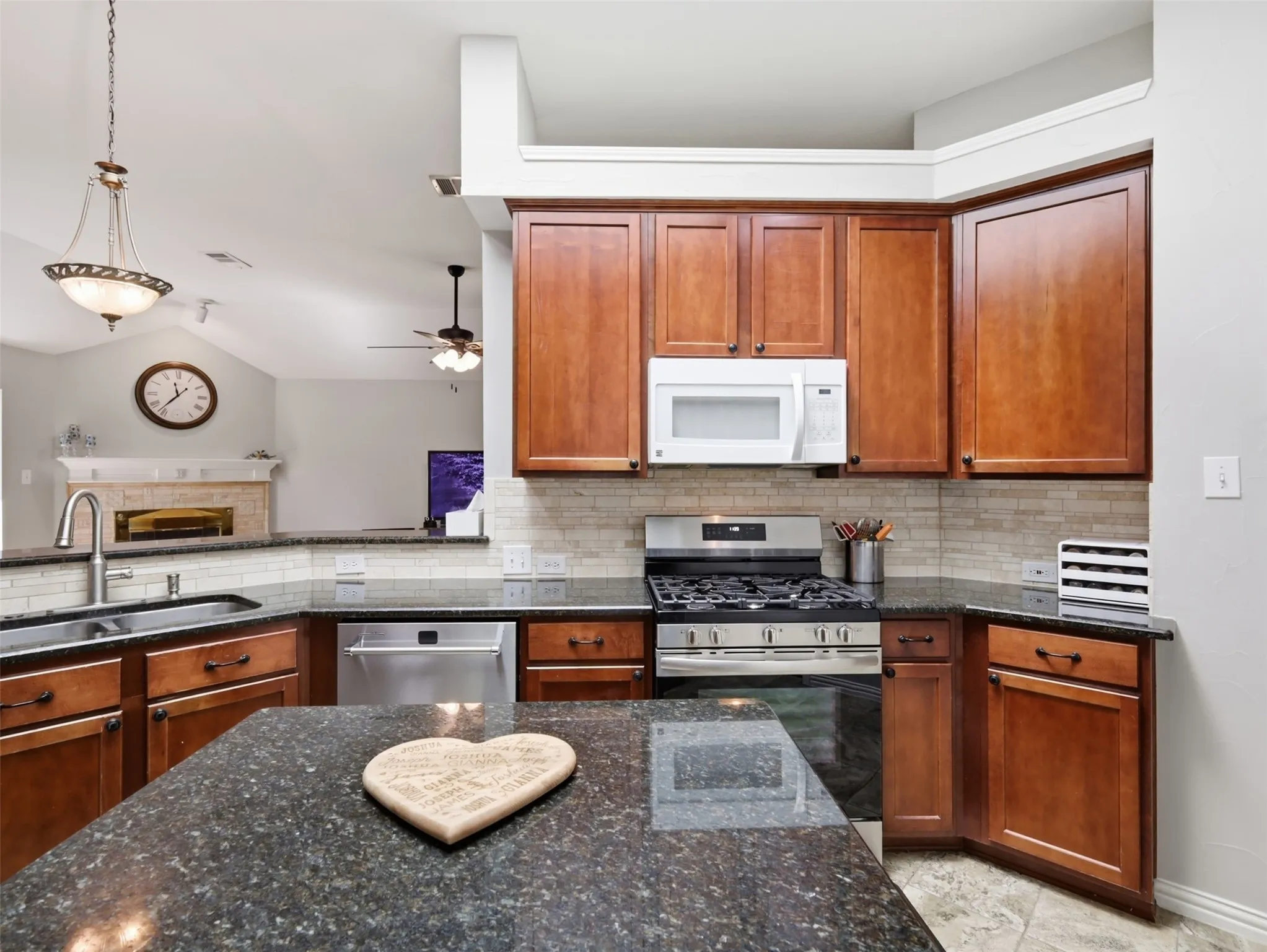 Single Family Residence For Sale in Denton County , 1408 Berne Lane, Lewisville, Texas 75067, 4 Bedroom, 2 Bathroom, 2 Garage spaces, 2,211 Sqft, built in 1998, mls#21387778, Real Estate Agent in Lewisville, Homes For Sale in Denton county, Homes For Sale in Lewisville, Realtor in Lewisville Texas, Real Estate Brokerage Independent Realty Texas, Luminita Cordes Realtor