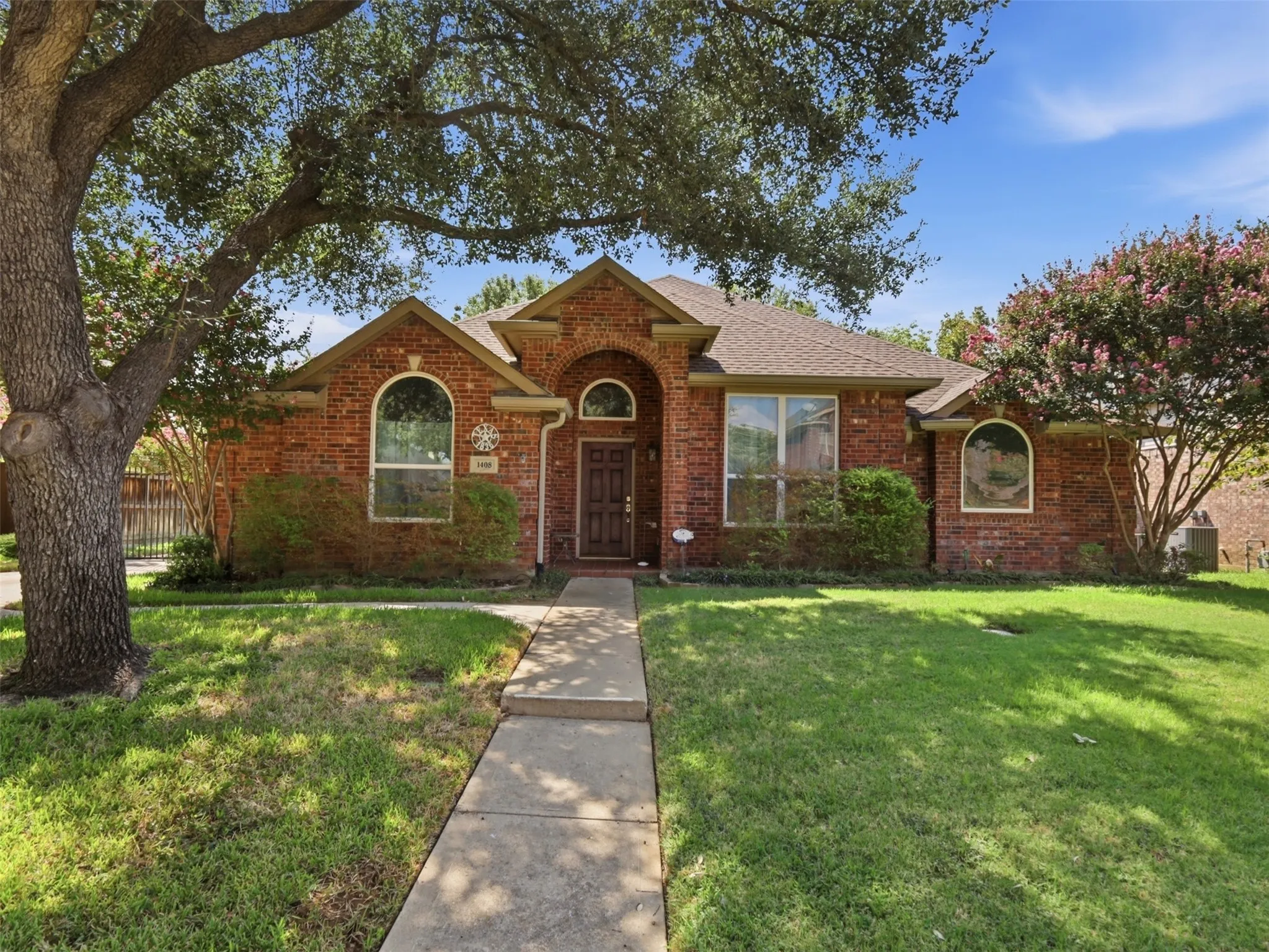Single Family Residence For Sale in Denton County , 1408 Berne Lane, Lewisville, Texas 75067, 4 Bedroom, 2 Bathroom, 2 Garage spaces, 2,211 Sqft, built in 1998, mls#21387778, Real Estate Agent in Lewisville, Homes For Sale in Denton county, Homes For Sale in Lewisville, Realtor in Lewisville Texas, Real Estate Brokerage Independent Realty Texas, Luminita Cordes Realtor