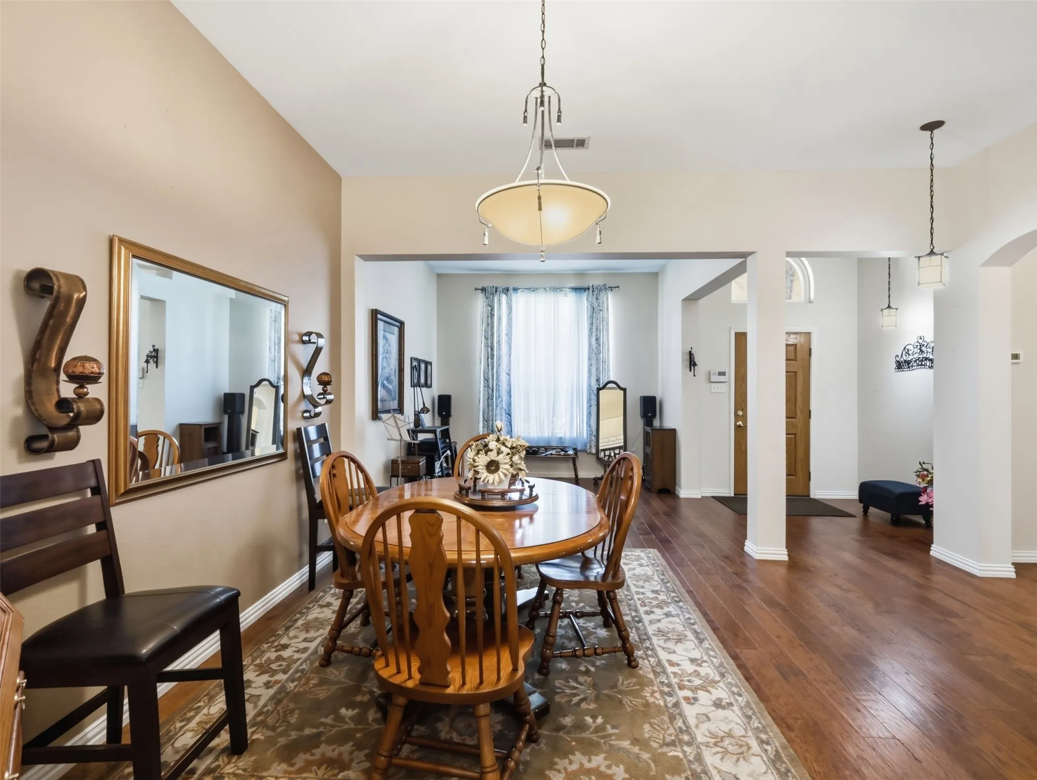 Single Family Residence For Sale in Denton County , 1408 Berne Lane, Lewisville, Texas 75067, 4 Bedroom, 2 Bathroom, 2 Garage spaces, 2,211 Sqft, built in 1998, mls#21387778, Real Estate Agent in Lewisville, Homes For Sale in Denton county, Homes For Sale in Lewisville, Realtor in Lewisville Texas, Real Estate Brokerage Independent Realty Texas, Luminita Cordes Realtor