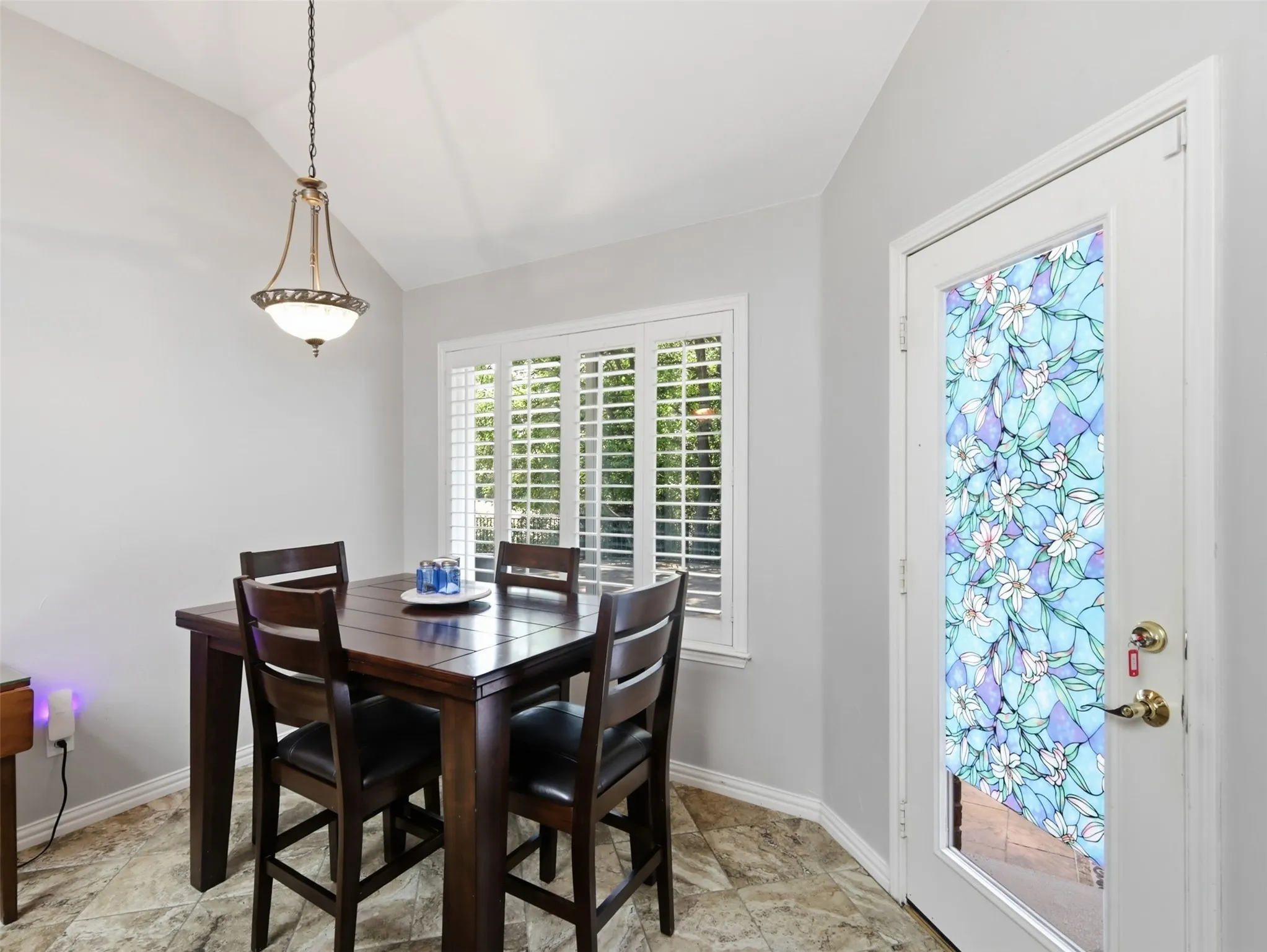 Single Family Residence For Sale in Denton County , 1408 Berne Lane, Lewisville, Texas 75067, 4 Bedroom, 2 Bathroom, 2 Garage spaces, 2,211 Sqft, built in 1998, mls#21387778, Real Estate Agent in Lewisville, Homes For Sale in Denton county, Homes For Sale in Lewisville, Realtor in Lewisville Texas, Real Estate Brokerage Independent Realty Texas, Luminita Cordes Realtor