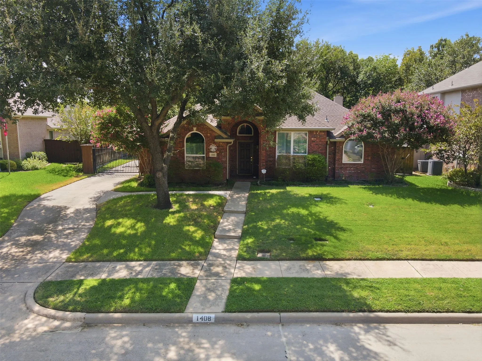 Single Family Residence For Sale in Denton County , 1408 Berne Lane, Lewisville, Texas 75067, 4 Bedroom, 2 Bathroom, 2 Garage spaces, 2,211 Sqft, built in 1998, mls#21387778, Real Estate Agent in Lewisville, Homes For Sale in Denton county, Homes For Sale in Lewisville, Realtor in Lewisville Texas, Real Estate Brokerage Independent Realty Texas, Luminita Cordes Realtor