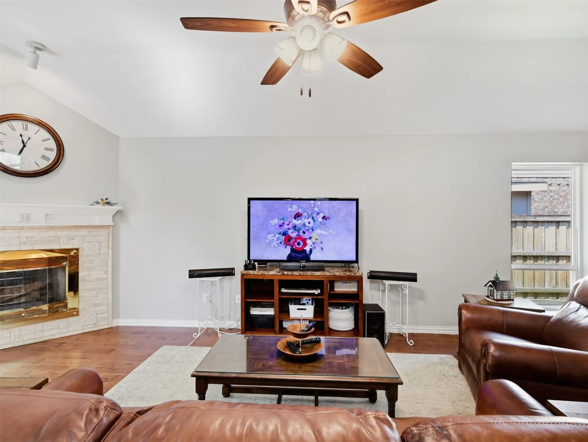 Single Family Residence For Sale in Denton County , 1408 Berne Lane, Lewisville, Texas 75067, 4 Bedroom, 2 Bathroom, 2 Garage spaces, 2,211 Sqft, built in 1998, mls#21387778, Real Estate Agent in Lewisville, Homes For Sale in Denton county, Homes For Sale in Lewisville, Realtor in Lewisville Texas, Real Estate Brokerage Independent Realty Texas, Luminita Cordes Realtor