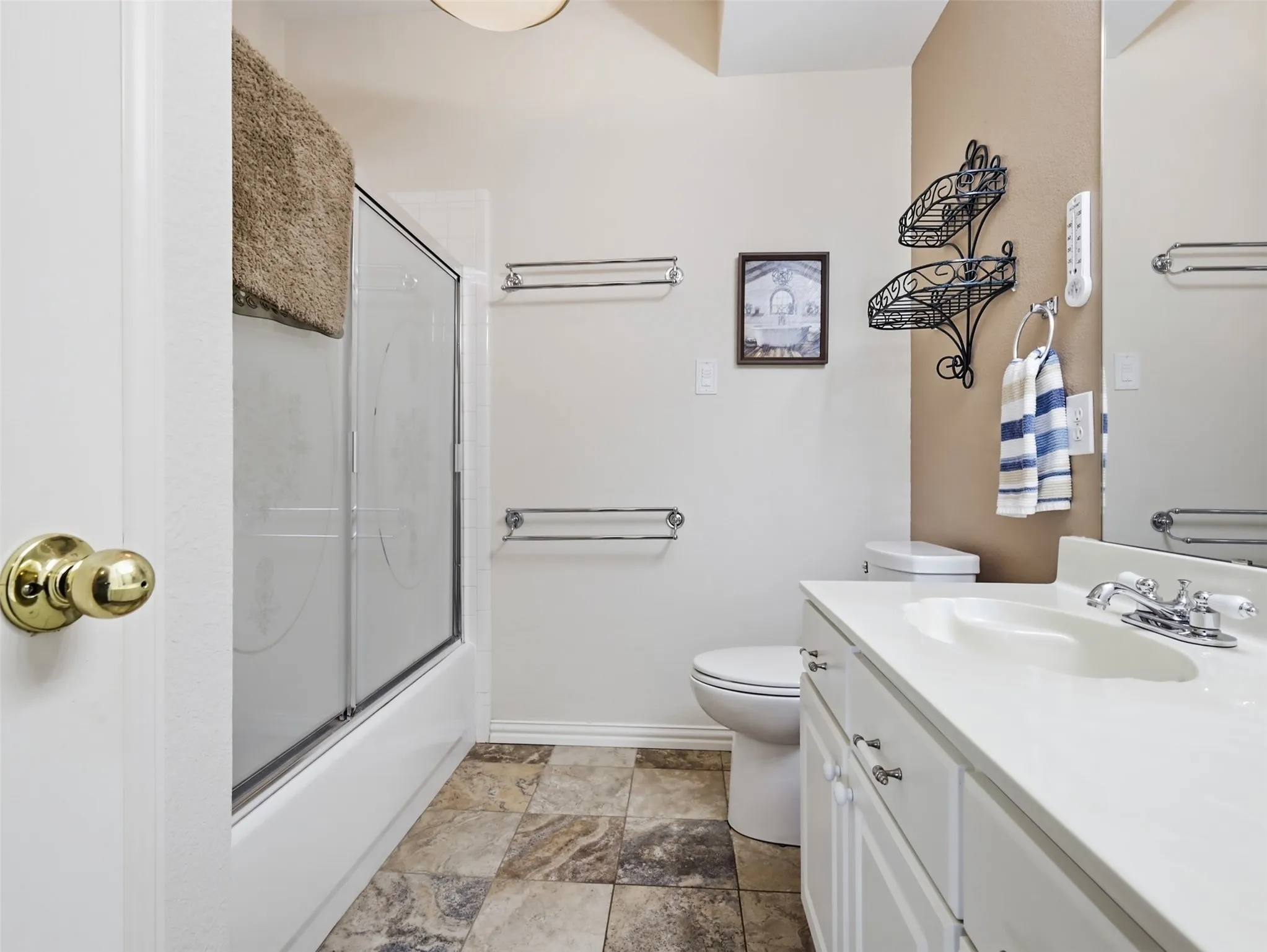 Single Family Residence For Sale in Denton County , 1408 Berne Lane, Lewisville, Texas 75067, 4 Bedroom, 2 Bathroom, 2 Garage spaces, 2,211 Sqft, built in 1998, mls#21387778, Real Estate Agent in Lewisville, Homes For Sale in Denton county, Homes For Sale in Lewisville, Realtor in Lewisville Texas, Real Estate Brokerage Independent Realty Texas, Luminita Cordes Realtor