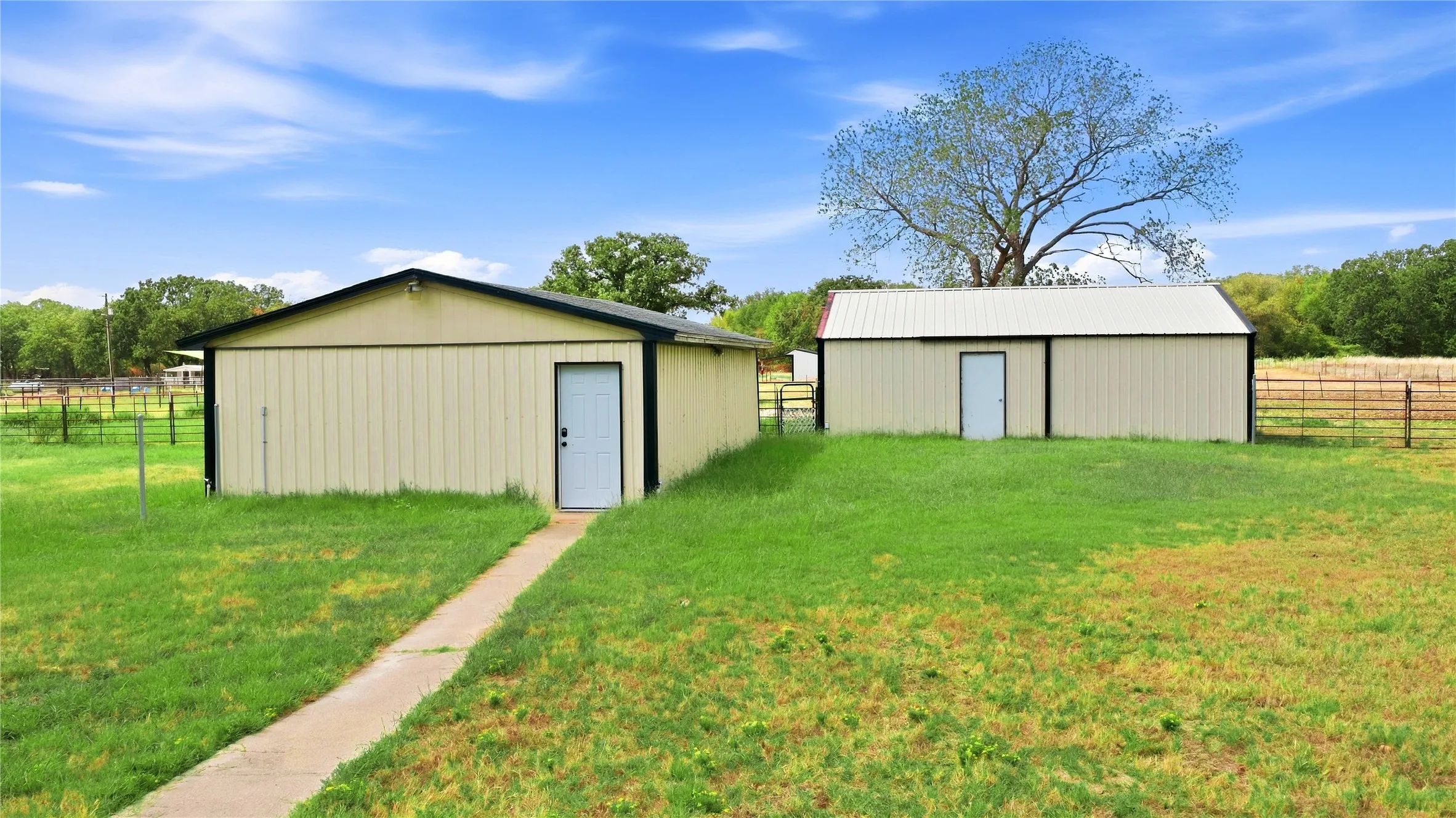 Unimproved Land For Sale in Henderson County , 601 Lake By Drive, Kemp, Texas 75143, 0, 0, Garage spaces, 0 Sqft, built in 0, mls#21387986, Real Estate Agent in Kemp, Homes For Sale in Henderson county, Homes For Sale in Kemp, Realtor in Kemp Texas, Real Estate Brokerage Independent Realty Texas, Luminita Cordes Realtor