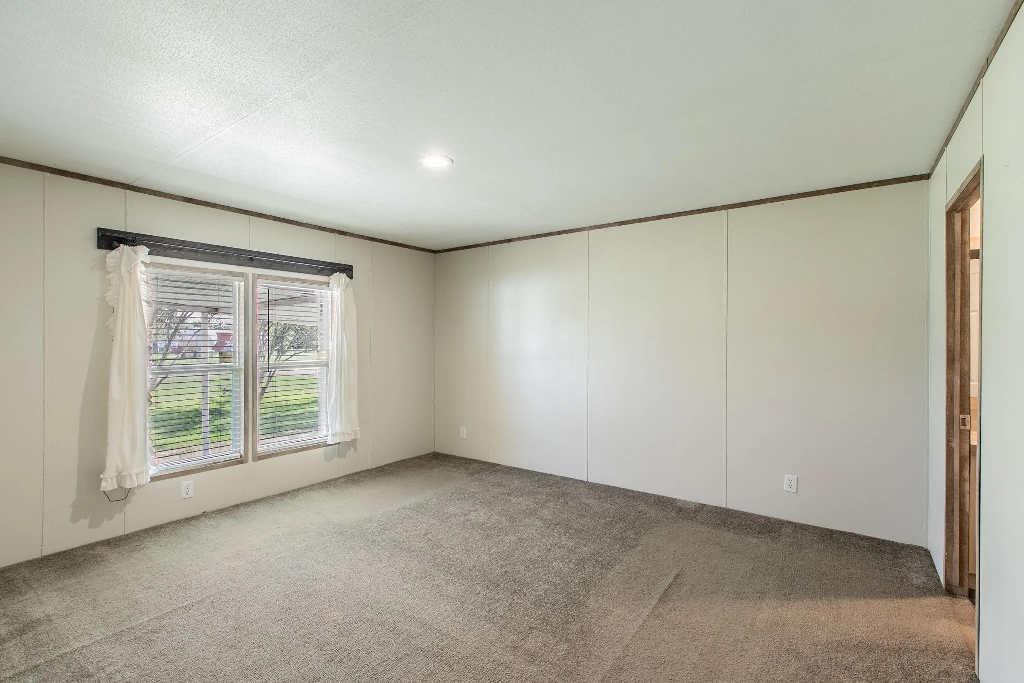 Mobile Home For Sale in Freestone County , 103 Elm Street, Donie, Texas 75838, 4 Bedroom, 2 Bathroom, Garage spaces, 1,860 Sqft, built in 2020, mls#21387281, Real Estate Agent in Donie, Homes For Sale in Freestone county, Homes For Sale in Donie, Realtor in Donie Texas, Real Estate Brokerage Independent Realty Texas, Luminita Cordes Realtor