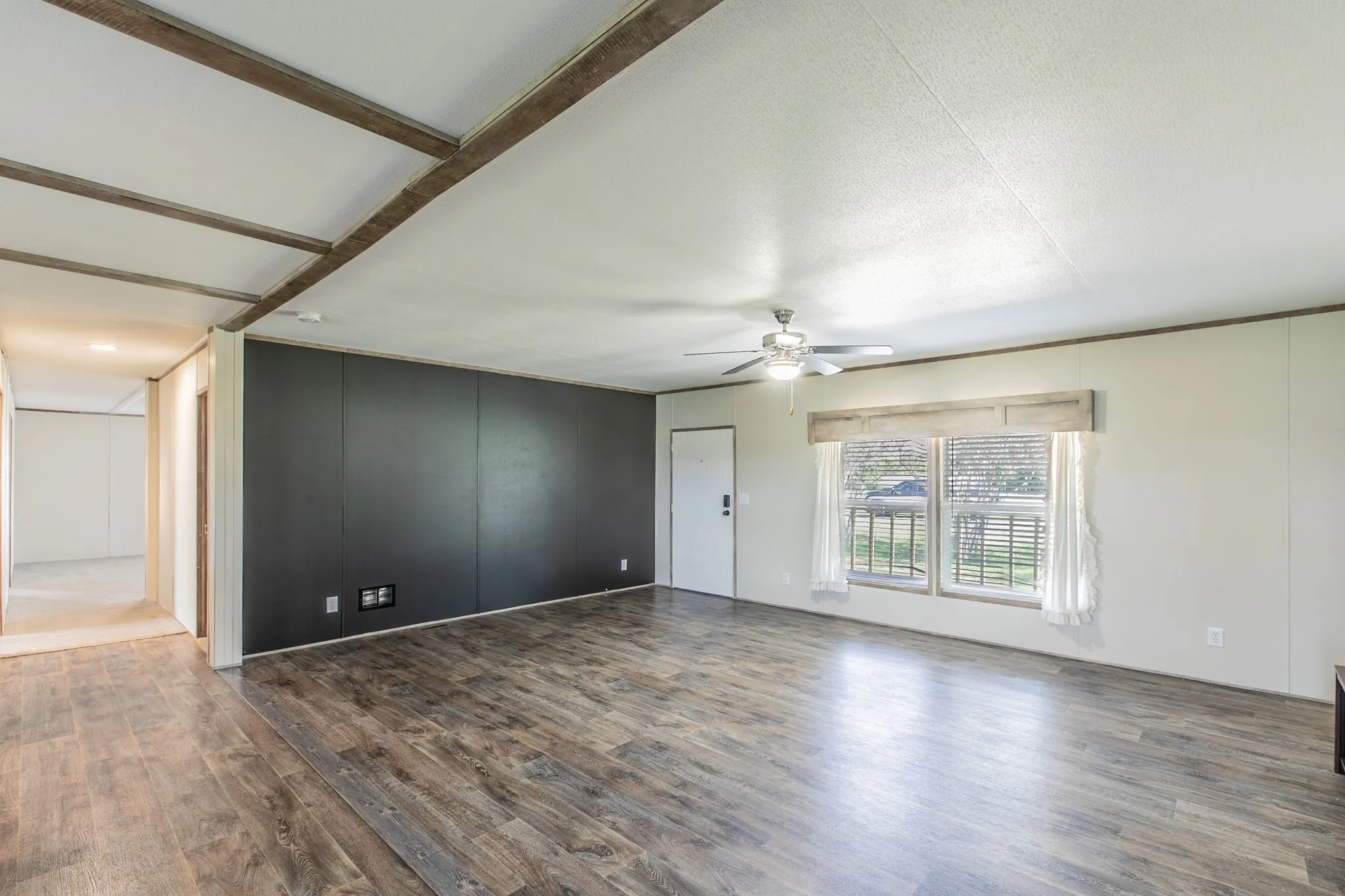 Mobile Home For Sale in Freestone County , 103 Elm Street, Donie, Texas 75838, 4 Bedroom, 2 Bathroom, Garage spaces, 1,860 Sqft, built in 2020, mls#21387281, Real Estate Agent in Donie, Homes For Sale in Freestone county, Homes For Sale in Donie, Realtor in Donie Texas, Real Estate Brokerage Independent Realty Texas, Luminita Cordes Realtor