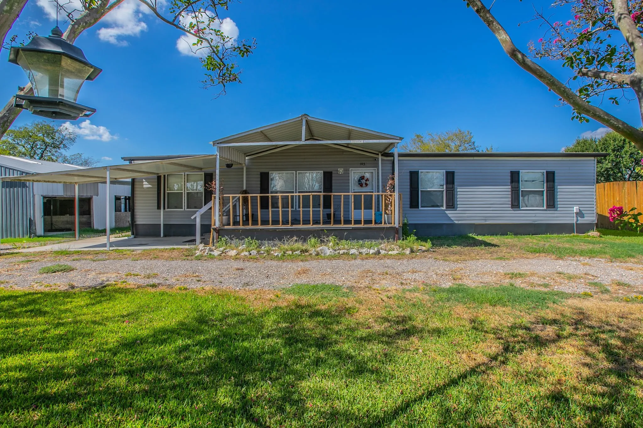 Mobile Home For Sale in Freestone County , 103 Elm Street, Donie, Texas 75838, 4 Bedroom, 2 Bathroom, Garage spaces, 1,860 Sqft, built in 2020, mls#21387281, Real Estate Agent in Donie, Homes For Sale in Freestone county, Homes For Sale in Donie, Realtor in Donie Texas, Real Estate Brokerage Independent Realty Texas, Luminita Cordes Realtor