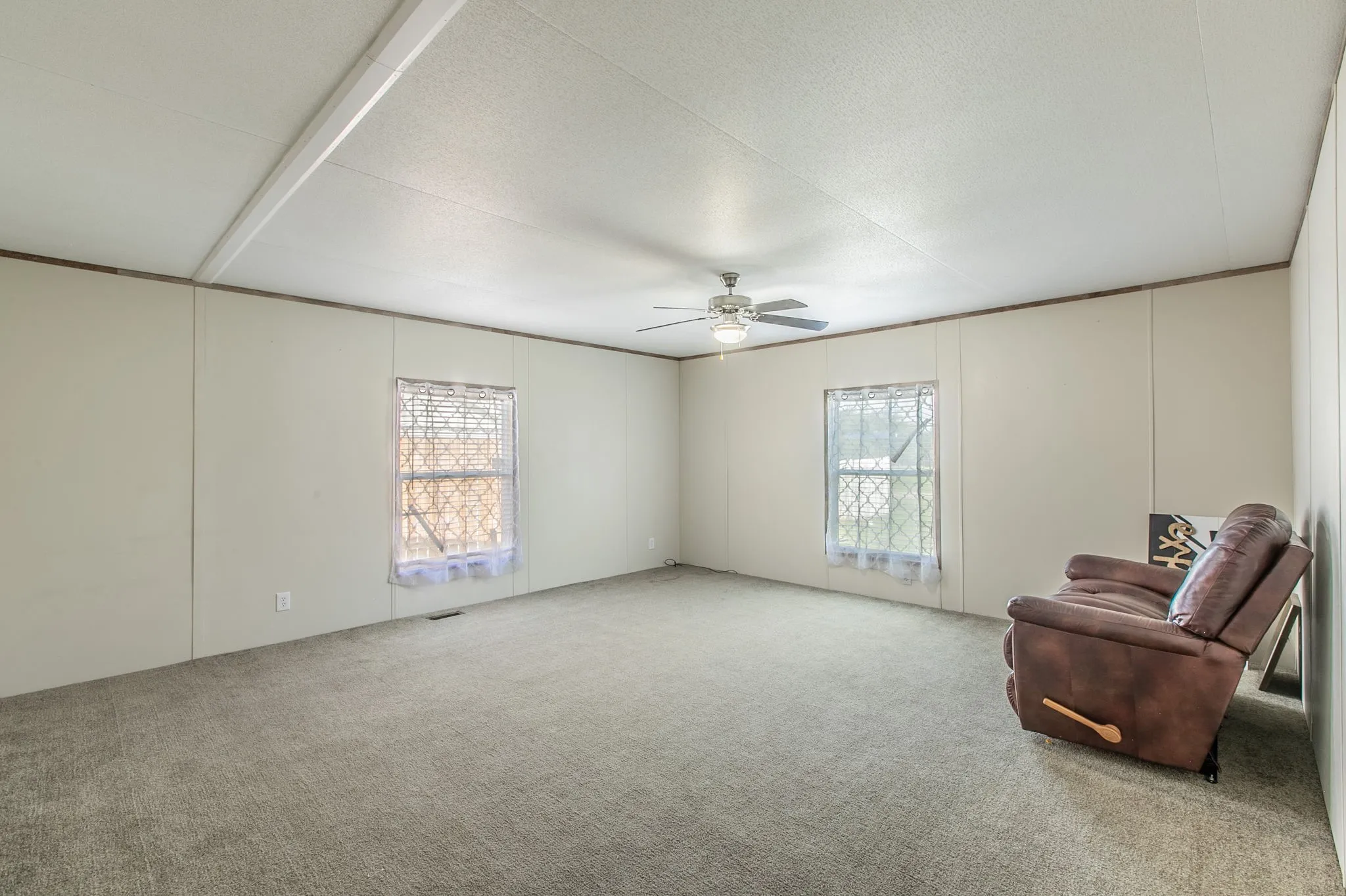 Mobile Home For Sale in Freestone County , 103 Elm Street, Donie, Texas 75838, 4 Bedroom, 2 Bathroom, Garage spaces, 1,860 Sqft, built in 2020, mls#21387281, Real Estate Agent in Donie, Homes For Sale in Freestone county, Homes For Sale in Donie, Realtor in Donie Texas, Real Estate Brokerage Independent Realty Texas, Luminita Cordes Realtor
