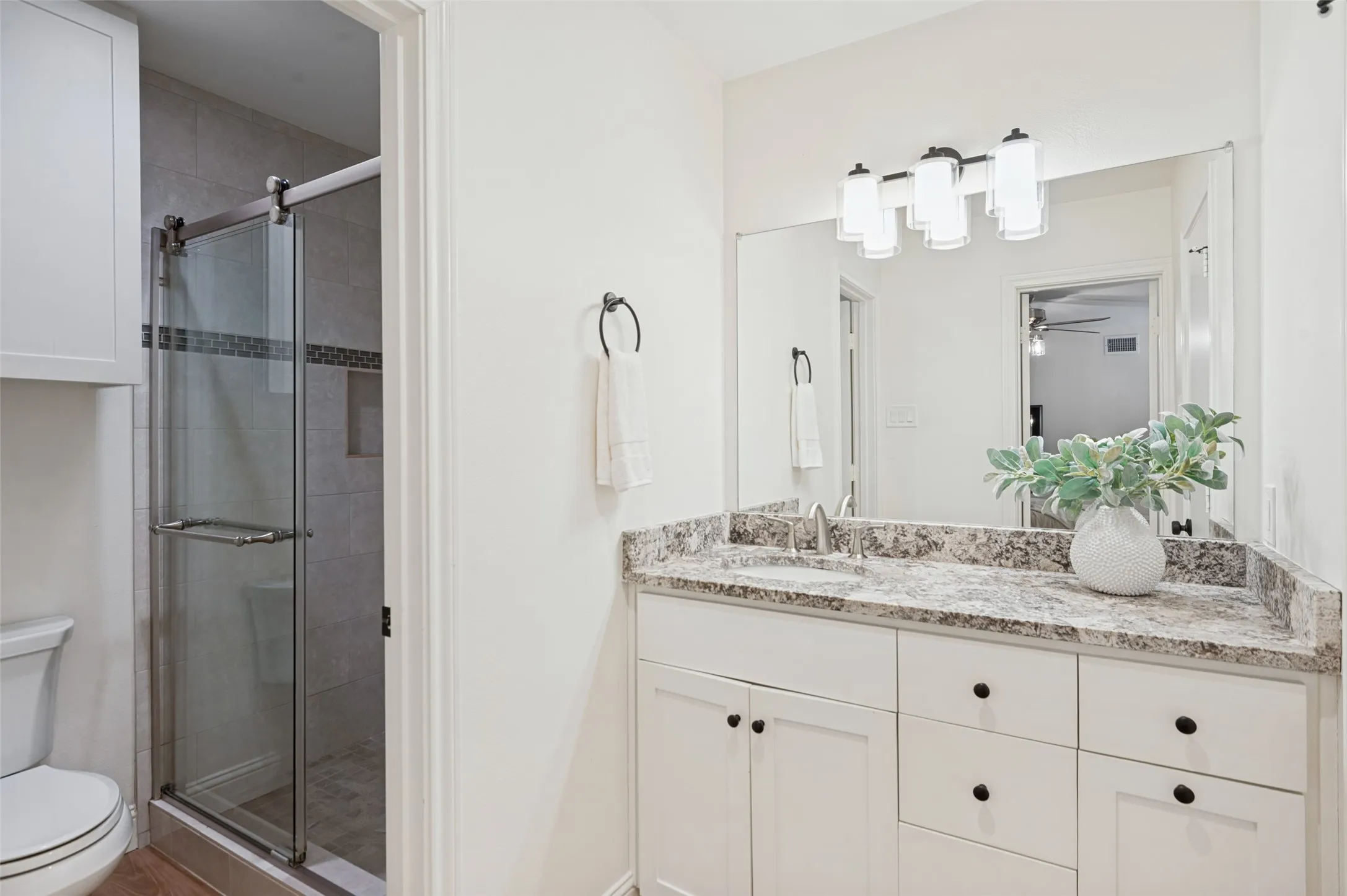 Single Family Residence For Sale in Dallas County , 906 Loganwood Avenue, Richardson, Texas 75080, 4 Bedroom, 2 Bathroom, 2 Garage spaces, 1,985 Sqft, built in 1968, mls#21387225, Real Estate Agent in Richardson, Homes For Sale in Dallas county, Homes For Sale in Richardson, Realtor in Richardson Texas, Real Estate Brokerage Independent Realty Texas, Luminita Cordes Realtor