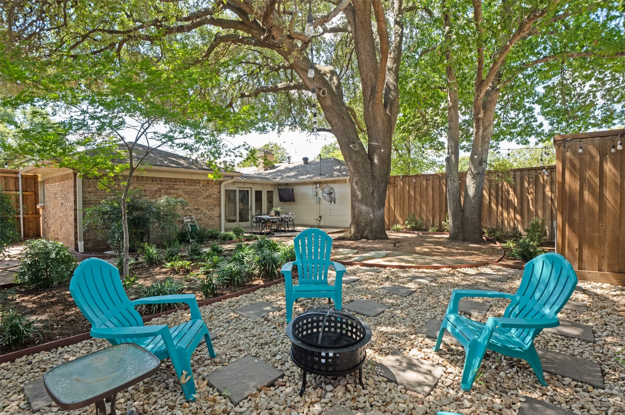 Single Family Residence For Sale in Dallas County , 906 Loganwood Avenue, Richardson, Texas 75080, 4 Bedroom, 2 Bathroom, 2 Garage spaces, 1,985 Sqft, built in 1968, mls#21387225, Real Estate Agent in Richardson, Homes For Sale in Dallas county, Homes For Sale in Richardson, Realtor in Richardson Texas, Real Estate Brokerage Independent Realty Texas, Luminita Cordes Realtor