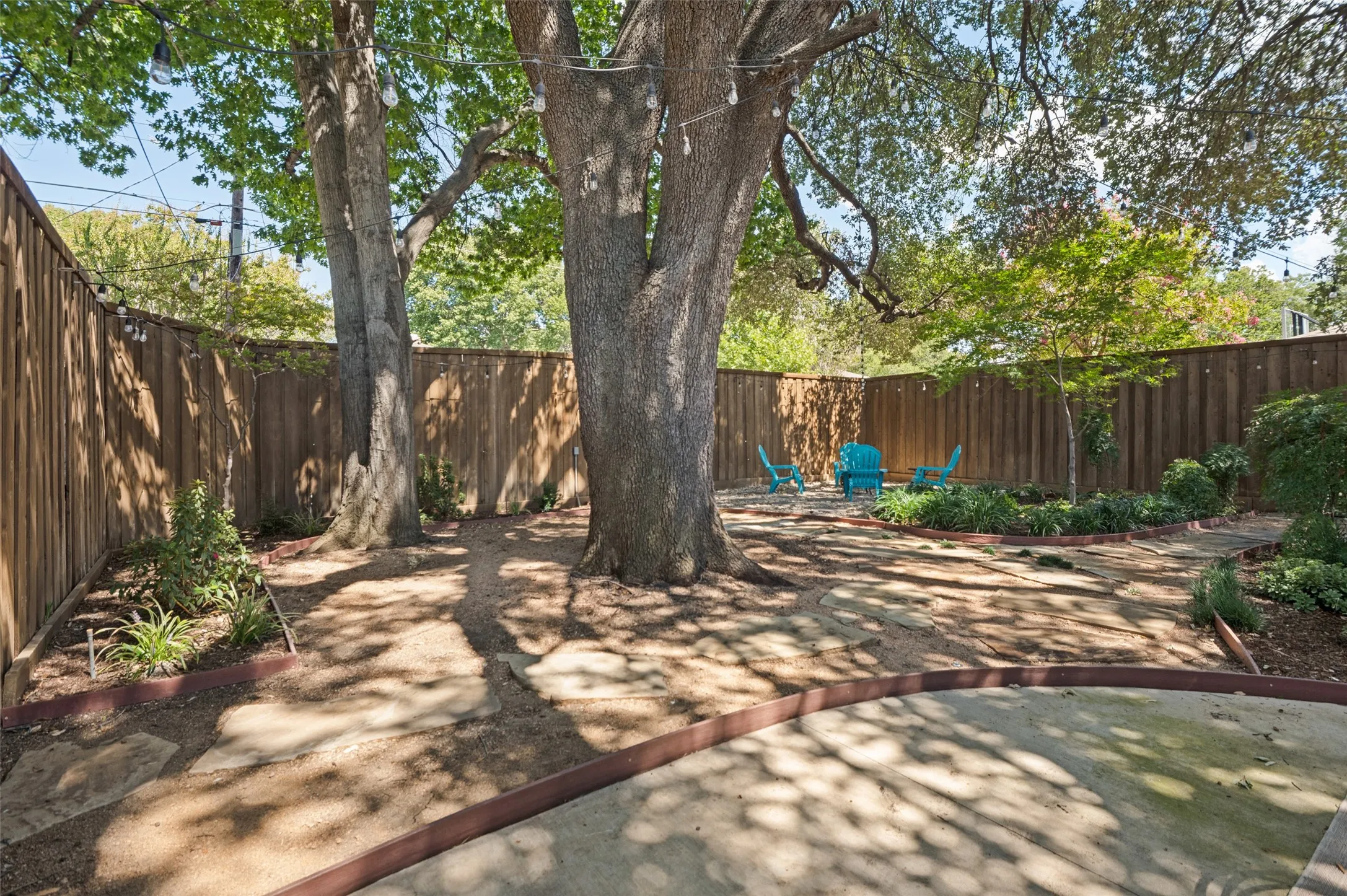 Single Family Residence For Sale in Dallas County , 906 Loganwood Avenue, Richardson, Texas 75080, 4 Bedroom, 2 Bathroom, 2 Garage spaces, 1,985 Sqft, built in 1968, mls#21387225, Real Estate Agent in Richardson, Homes For Sale in Dallas county, Homes For Sale in Richardson, Realtor in Richardson Texas, Real Estate Brokerage Independent Realty Texas, Luminita Cordes Realtor