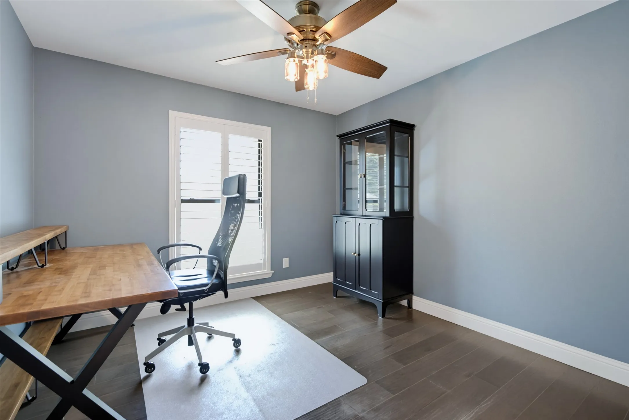 Single Family Residence For Sale in Dallas County , 906 Loganwood Avenue, Richardson, Texas 75080, 4 Bedroom, 2 Bathroom, 2 Garage spaces, 1,985 Sqft, built in 1968, mls#21387225, Real Estate Agent in Richardson, Homes For Sale in Dallas county, Homes For Sale in Richardson, Realtor in Richardson Texas, Real Estate Brokerage Independent Realty Texas, Luminita Cordes Realtor