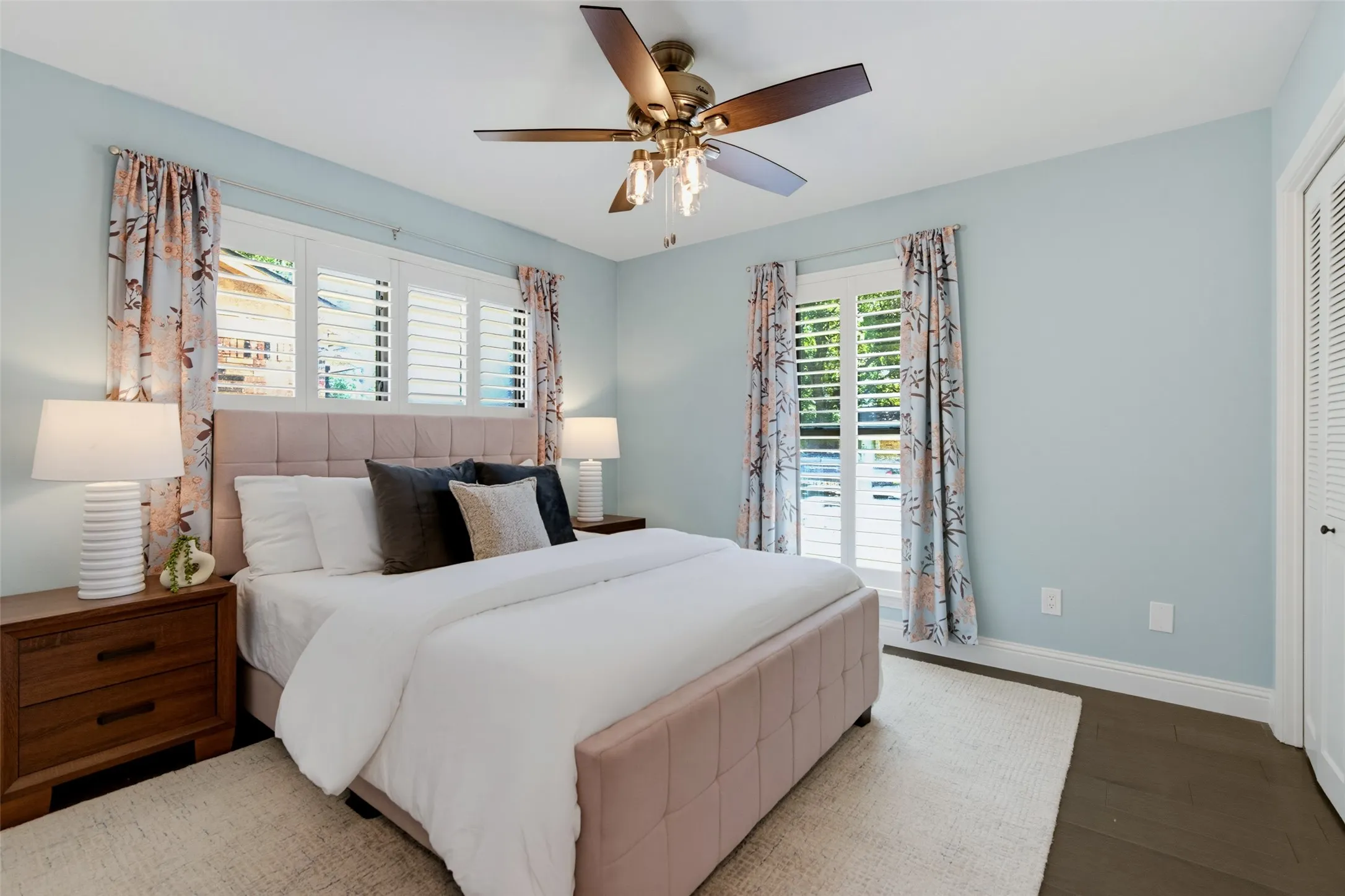 Single Family Residence For Sale in Dallas County , 906 Loganwood Avenue, Richardson, Texas 75080, 4 Bedroom, 2 Bathroom, 2 Garage spaces, 1,985 Sqft, built in 1968, mls#21387225, Real Estate Agent in Richardson, Homes For Sale in Dallas county, Homes For Sale in Richardson, Realtor in Richardson Texas, Real Estate Brokerage Independent Realty Texas, Luminita Cordes Realtor