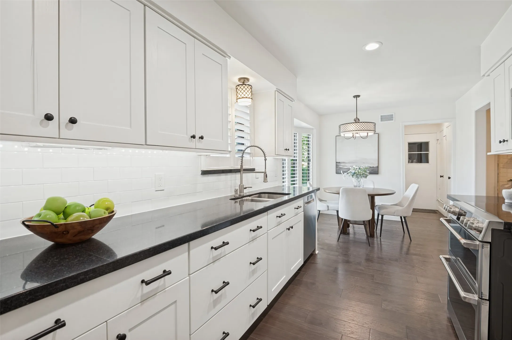 Single Family Residence For Sale in Dallas County , 906 Loganwood Avenue, Richardson, Texas 75080, 4 Bedroom, 2 Bathroom, 2 Garage spaces, 1,985 Sqft, built in 1968, mls#21387225, Real Estate Agent in Richardson, Homes For Sale in Dallas county, Homes For Sale in Richardson, Realtor in Richardson Texas, Real Estate Brokerage Independent Realty Texas, Luminita Cordes Realtor