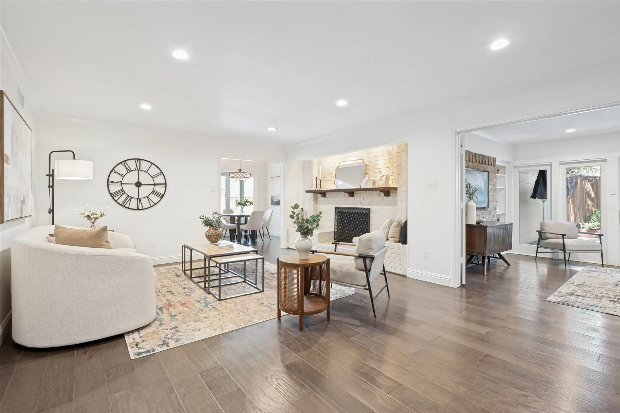 Single Family Residence For Sale in Dallas County , 906 Loganwood Avenue, Richardson, Texas 75080, 4 Bedroom, 2 Bathroom, 2 Garage spaces, 1,985 Sqft, built in 1968, mls#21387225, Real Estate Agent in Richardson, Homes For Sale in Dallas county, Homes For Sale in Richardson, Realtor in Richardson Texas, Real Estate Brokerage Independent Realty Texas, Luminita Cordes Realtor