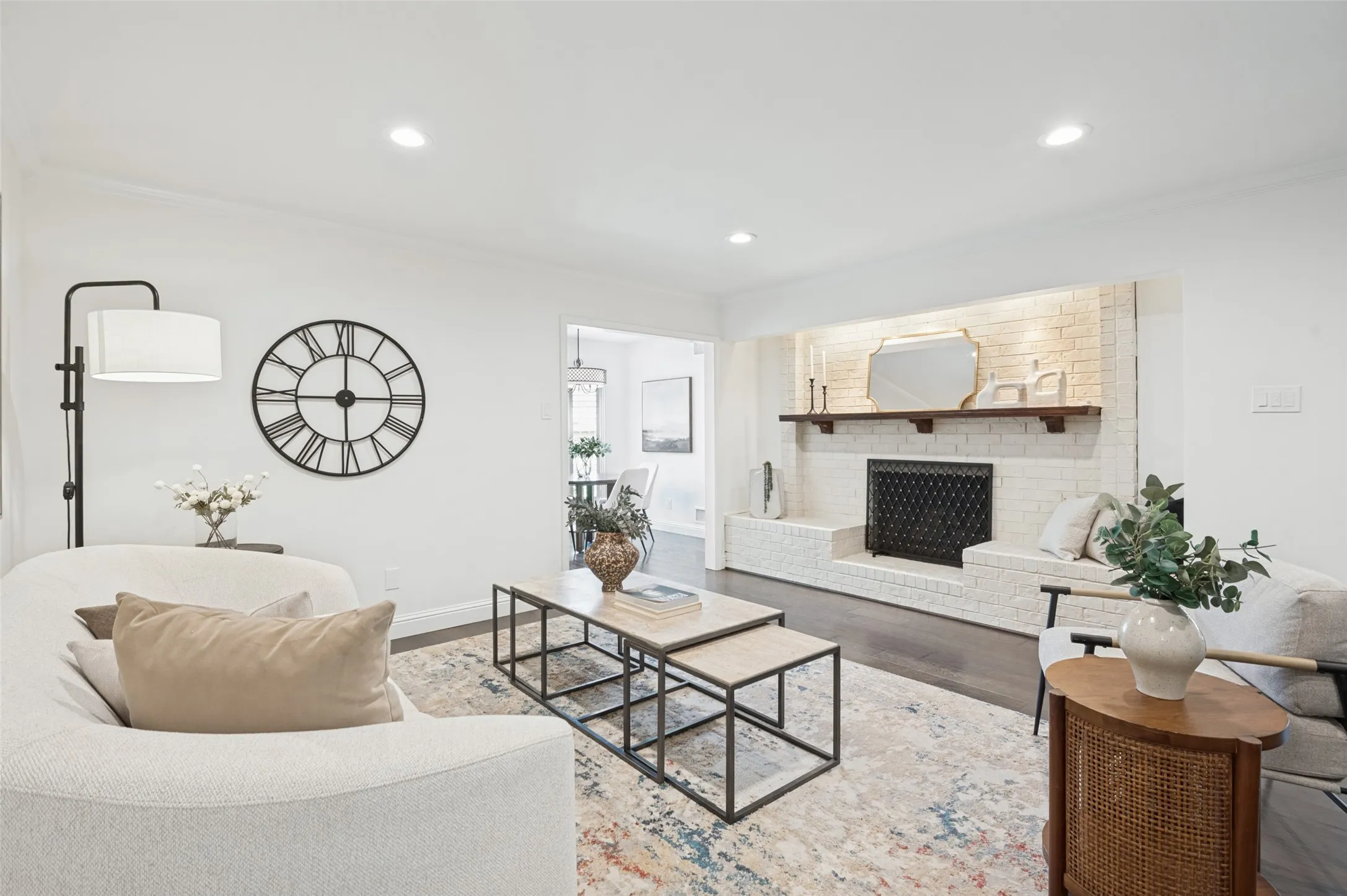 Single Family Residence For Sale in Dallas County , 906 Loganwood Avenue, Richardson, Texas 75080, 4 Bedroom, 2 Bathroom, 2 Garage spaces, 1,985 Sqft, built in 1968, mls#21387225, Real Estate Agent in Richardson, Homes For Sale in Dallas county, Homes For Sale in Richardson, Realtor in Richardson Texas, Real Estate Brokerage Independent Realty Texas, Luminita Cordes Realtor