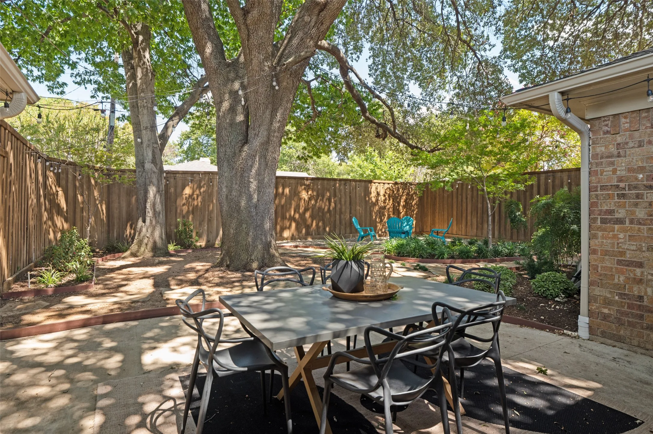 Single Family Residence For Sale in Dallas County , 906 Loganwood Avenue, Richardson, Texas 75080, 4 Bedroom, 2 Bathroom, 2 Garage spaces, 1,985 Sqft, built in 1968, mls#21387225, Real Estate Agent in Richardson, Homes For Sale in Dallas county, Homes For Sale in Richardson, Realtor in Richardson Texas, Real Estate Brokerage Independent Realty Texas, Luminita Cordes Realtor